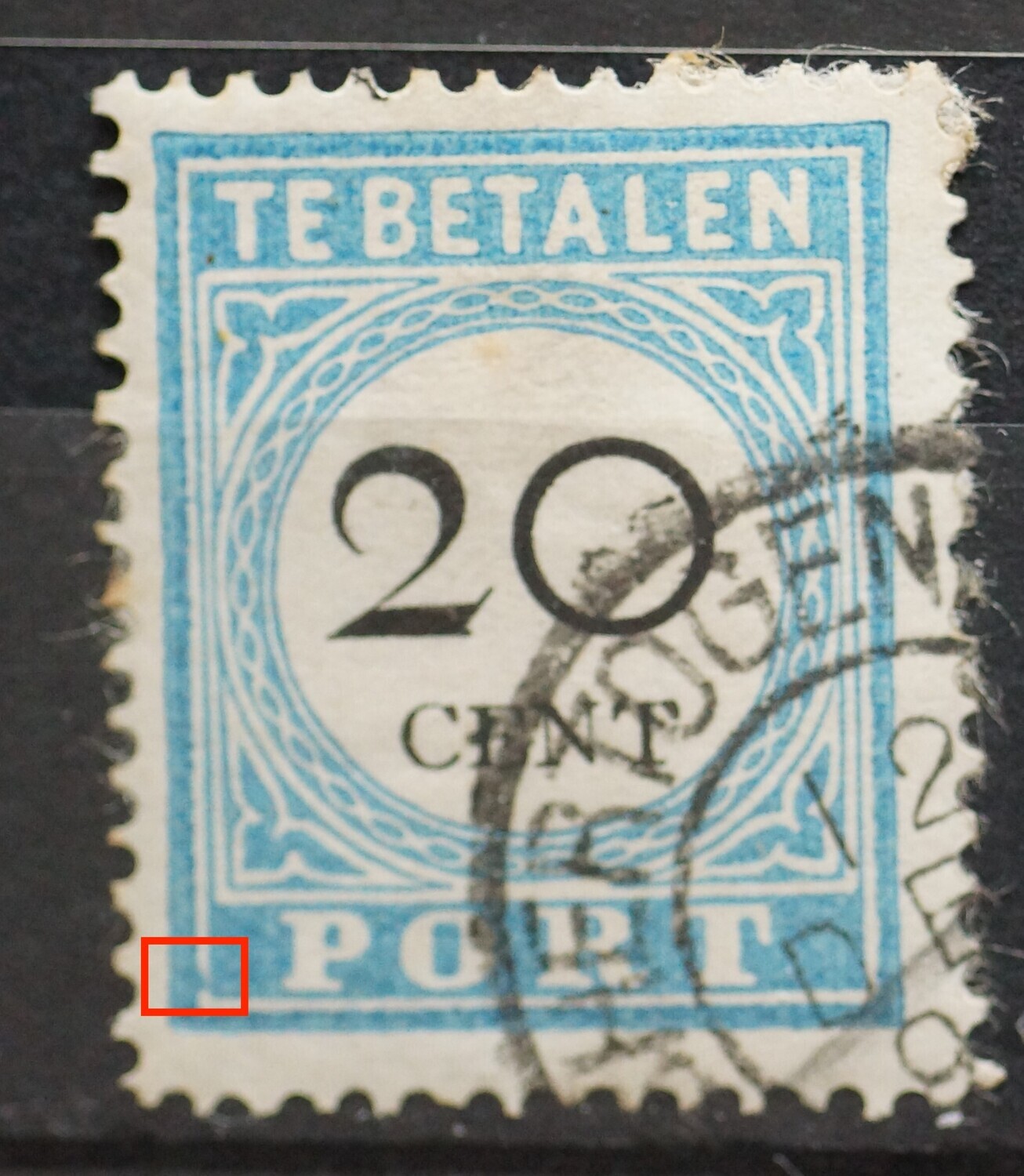 NVPH P10 - blauwe vlek in de kaderlijn links van PORT