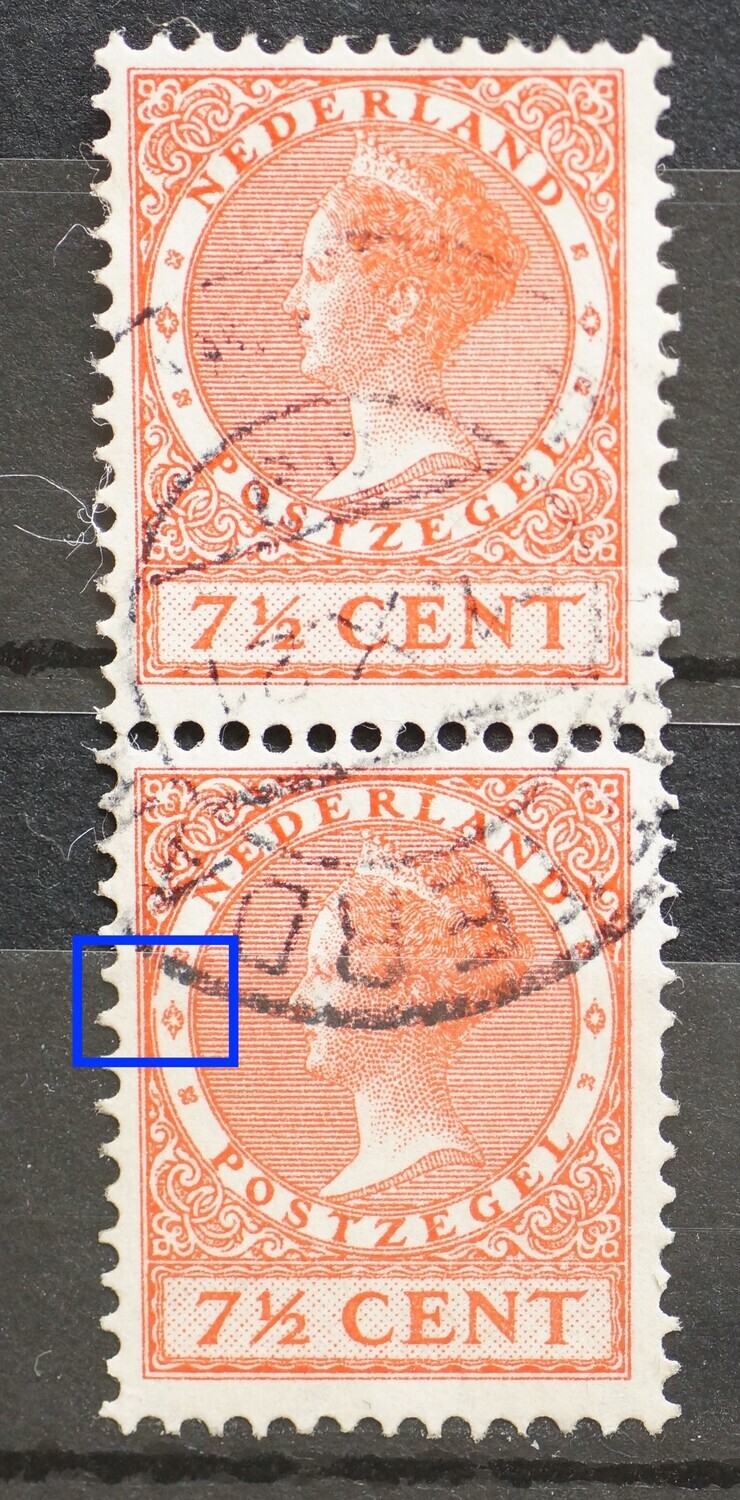 NVPH 180 (paar) - breuk in rand medaillon links (onderste zegel)