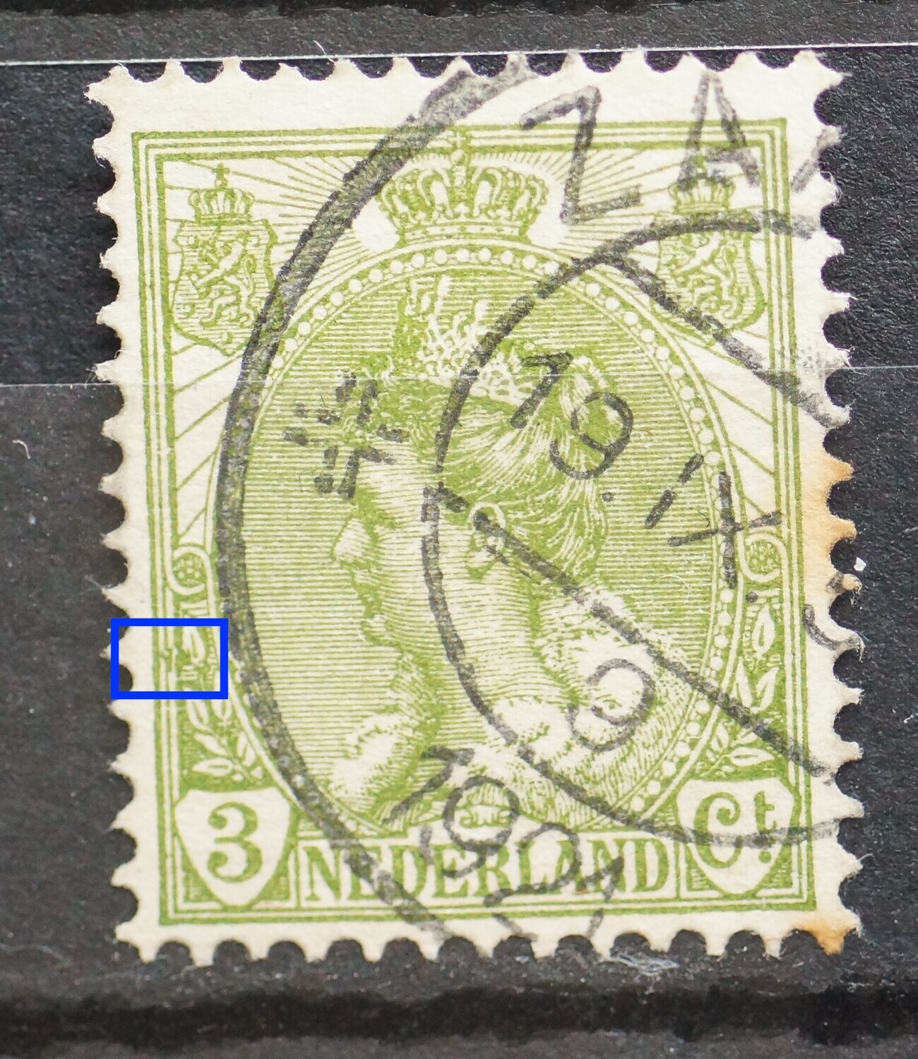 NVPH 57 -  groene vlekken bij bovenste blad links