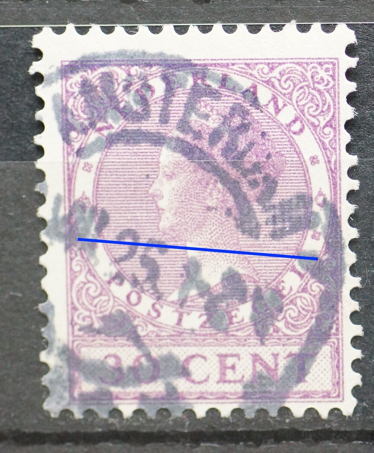 NVPH 158 - verticale violette streep midden