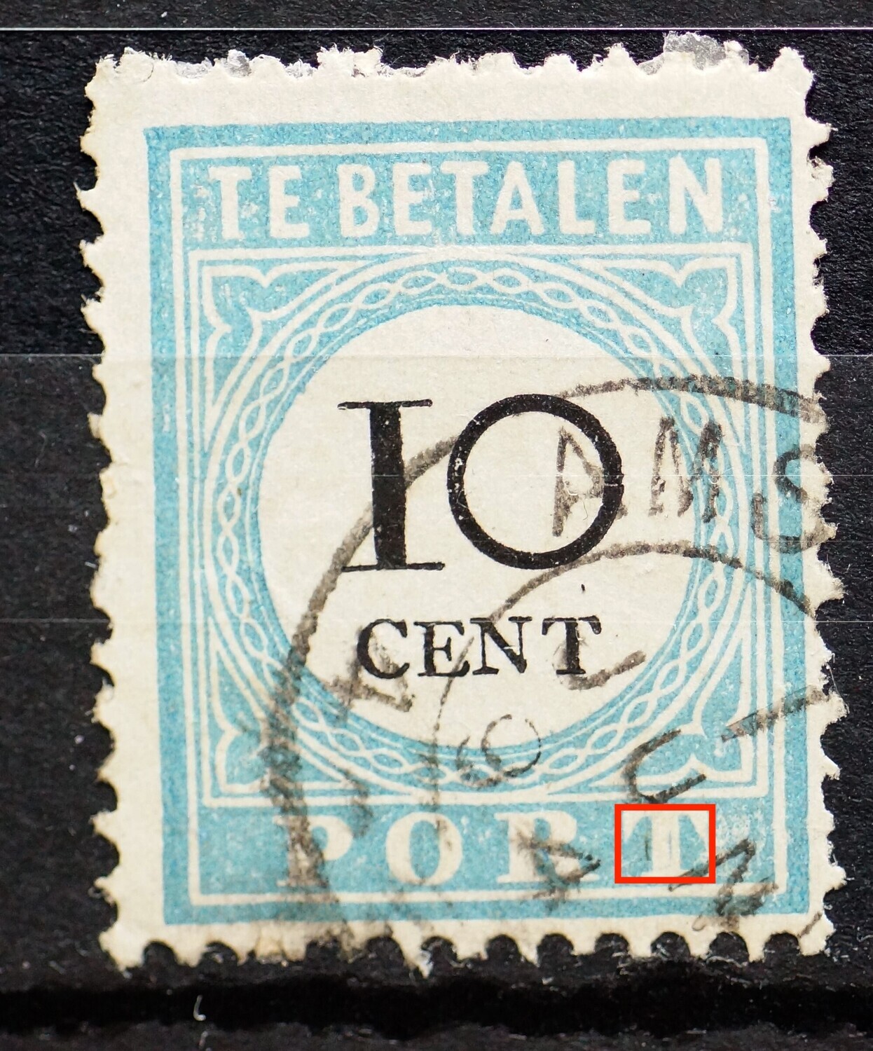 NVPH P7 - verticaal blauw streepje in de T van PORT