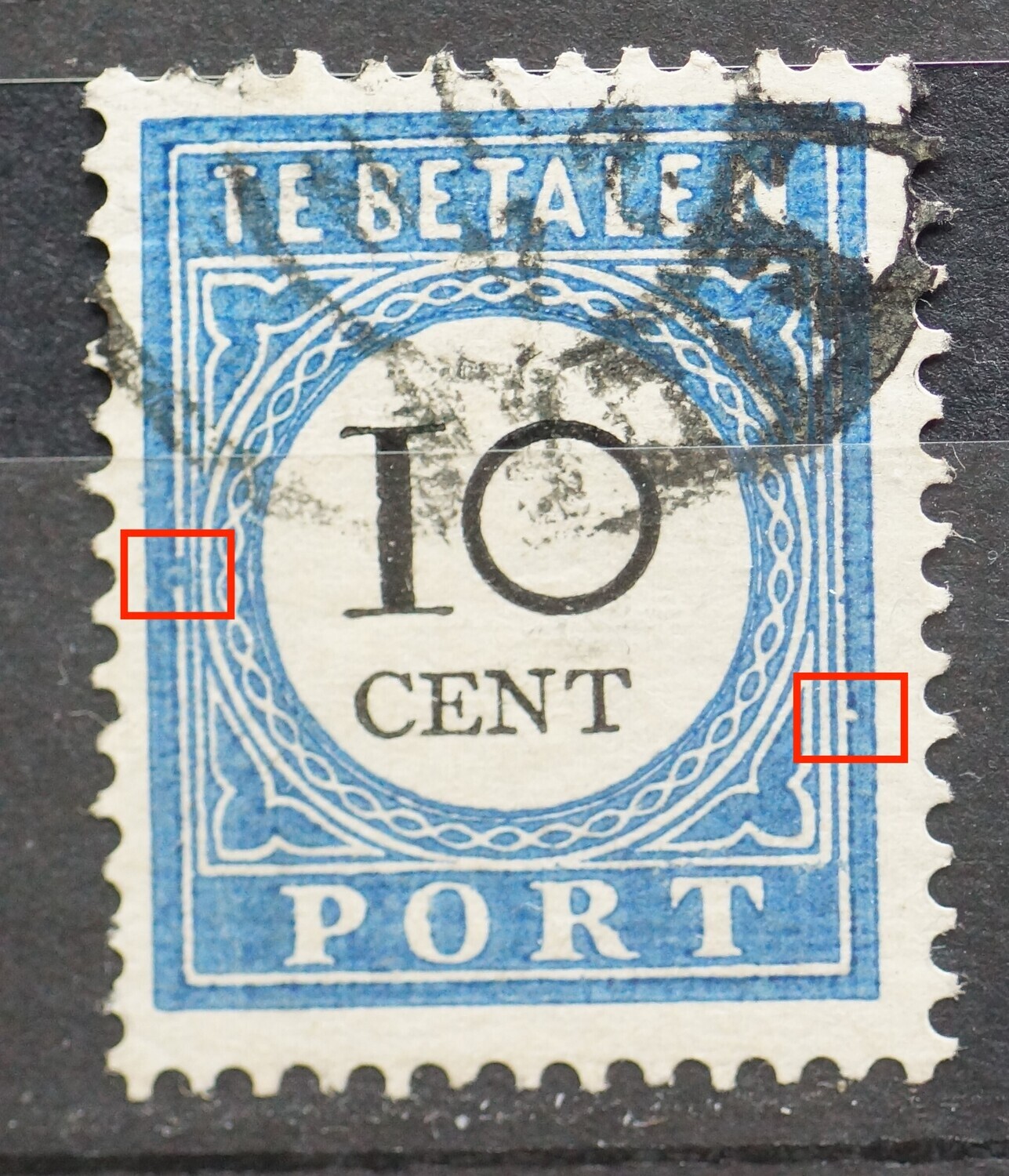 NVPH P22 - o.a. blauwe vlek links en witte vlek rechts NVPH P22 - o.a. blauwe vlek links en witte vlek rechts