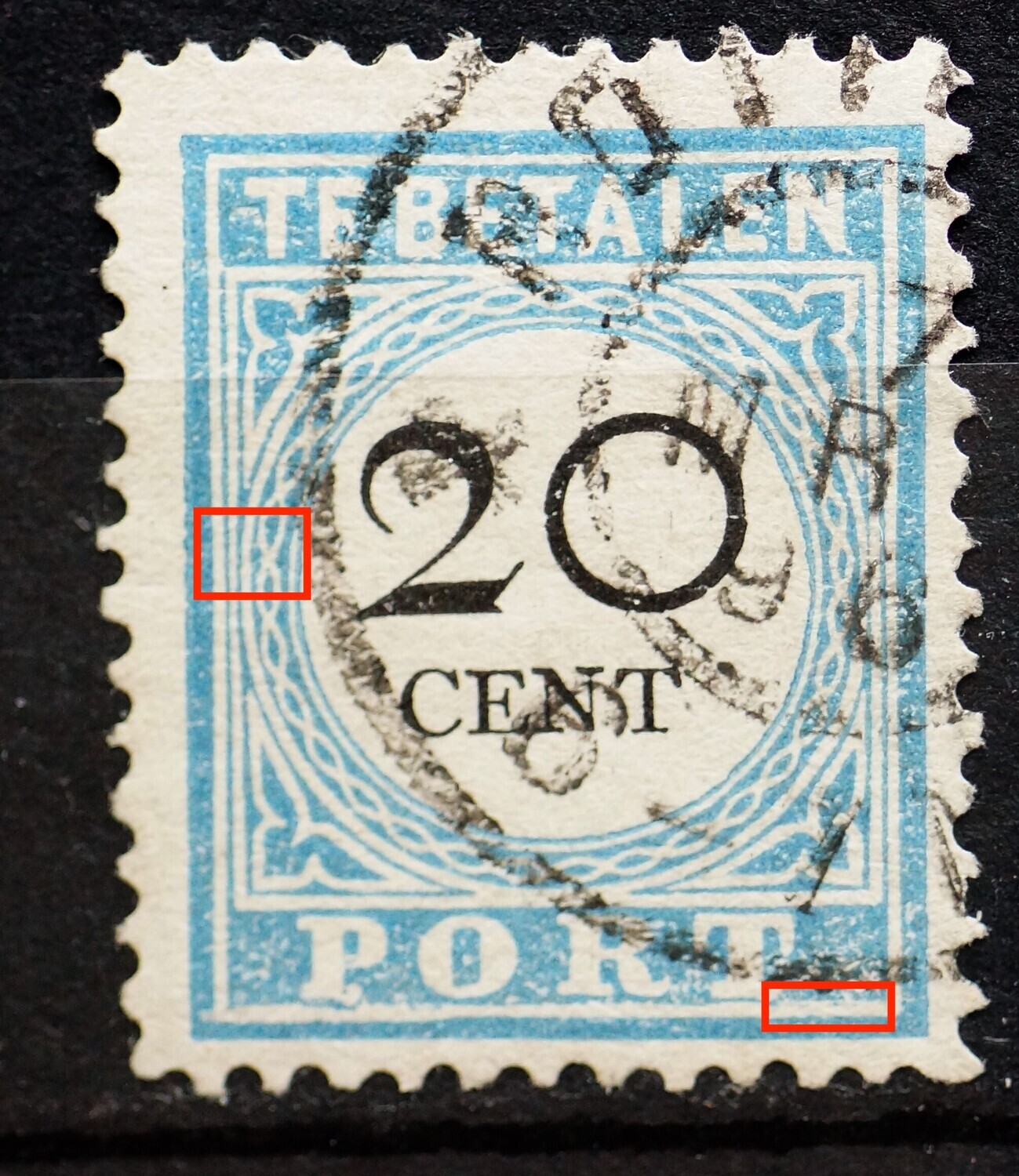 NVPH P10 - blauwe vlek in ketting links en blauwe streep onder de T van PORT