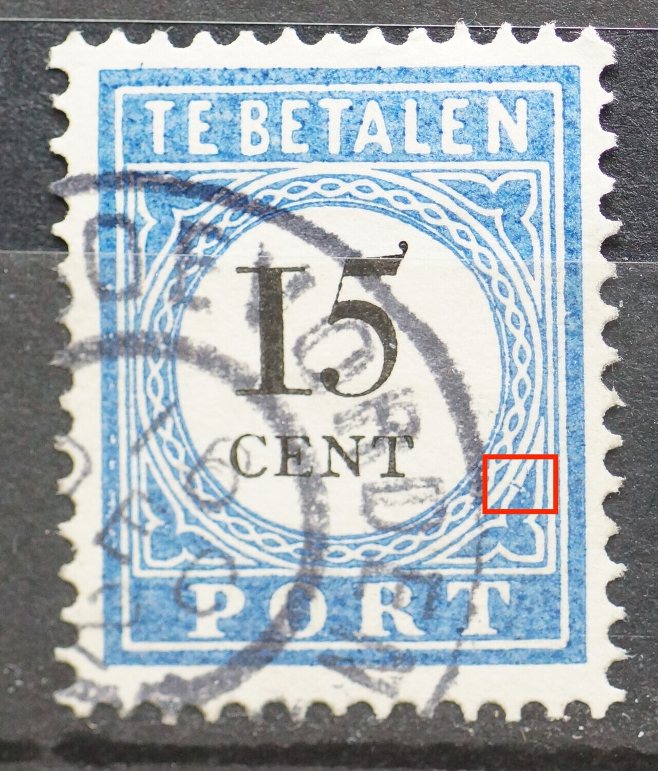 NVPH P24 - blauw streepje in ornament rechtsonder