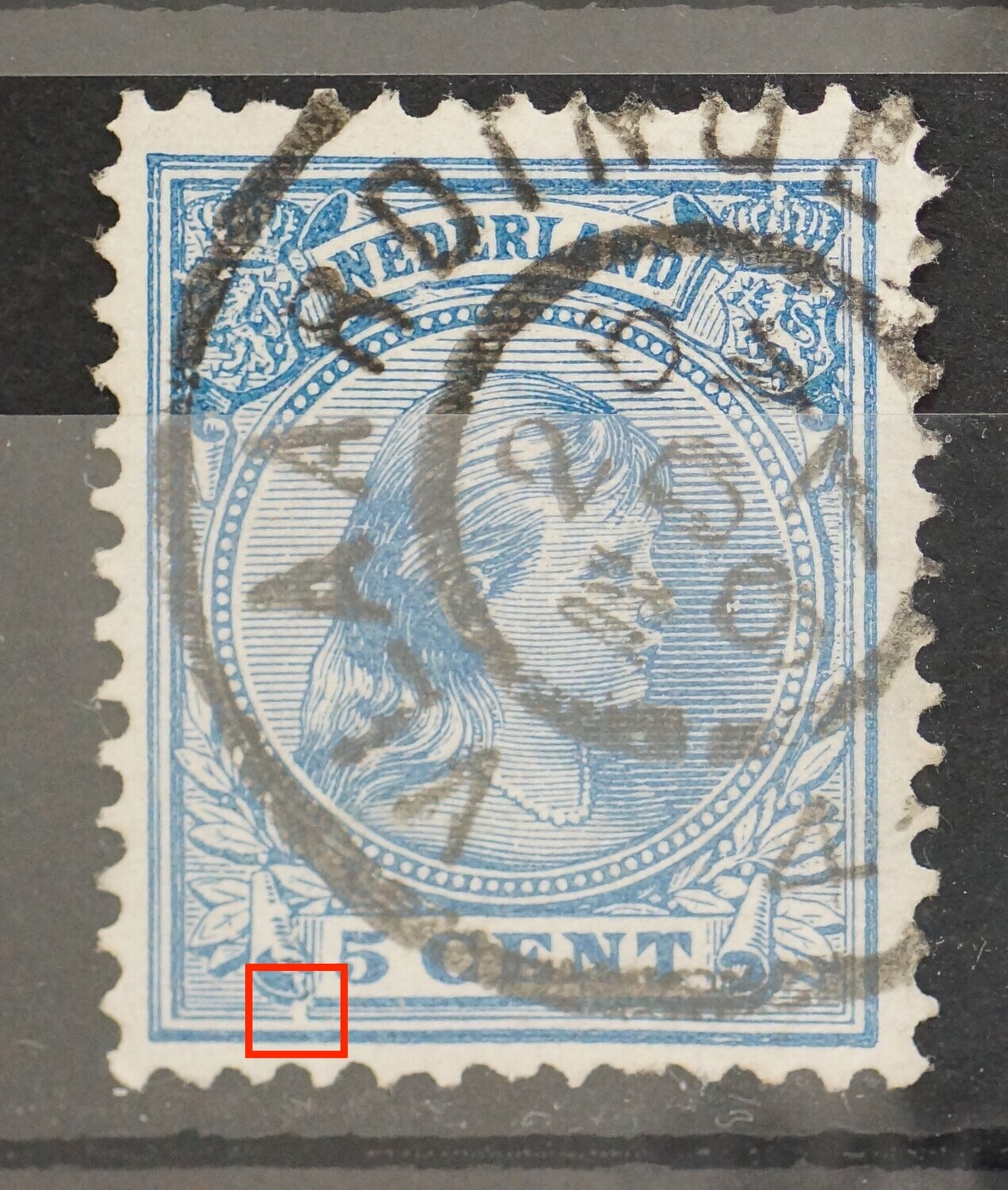 NVPH 35 - witte vlek in en onder de linker krul