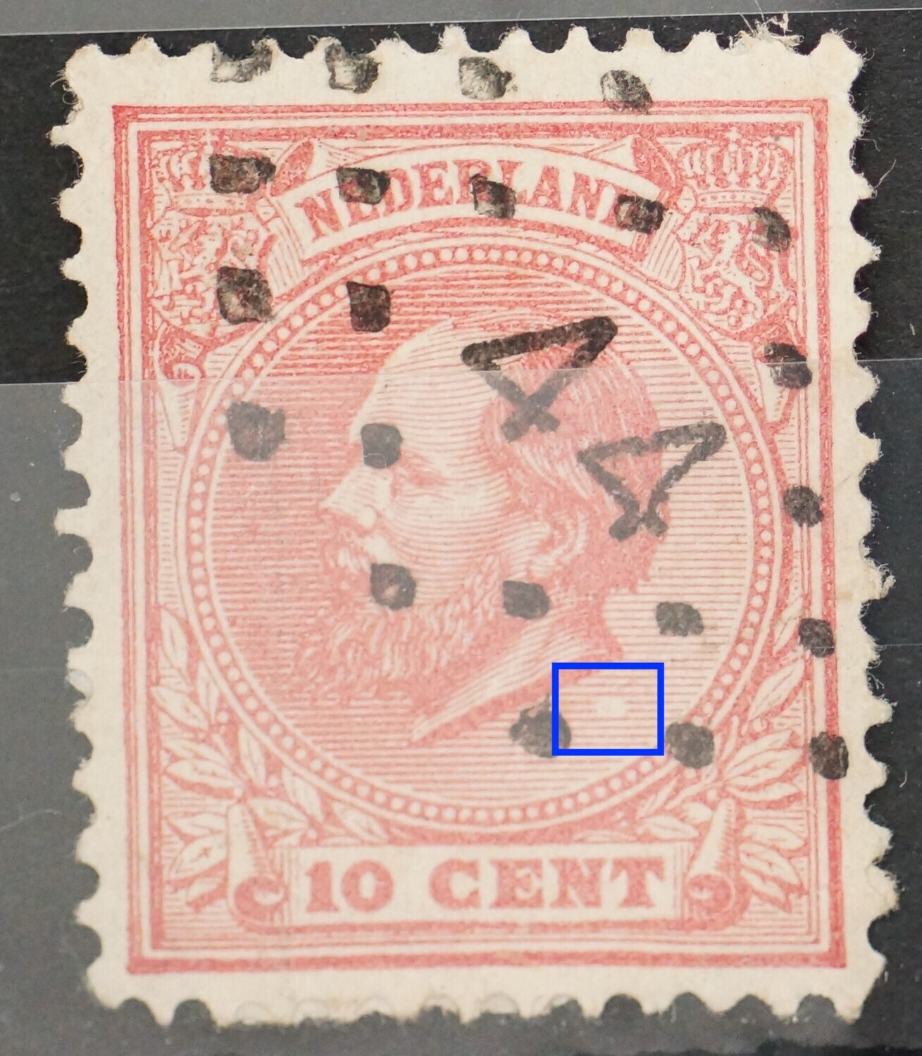 NVPH 21 - witte vlek / breuken in arcering onder de hals NVPH 21 - witte vlek / breuken in arcering onder de hals