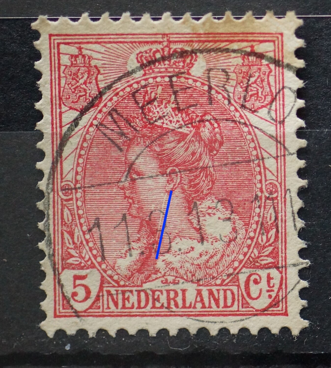 NVPH 60 - diagonale kras vanaf het oor tot in de hals