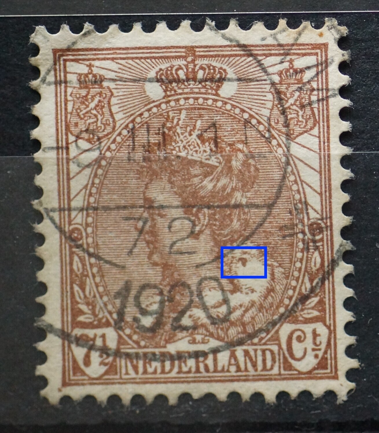 NVPH 61 - bruine vlek in de bontkraag NVPH 61 - bruine vlek in de bontkraag