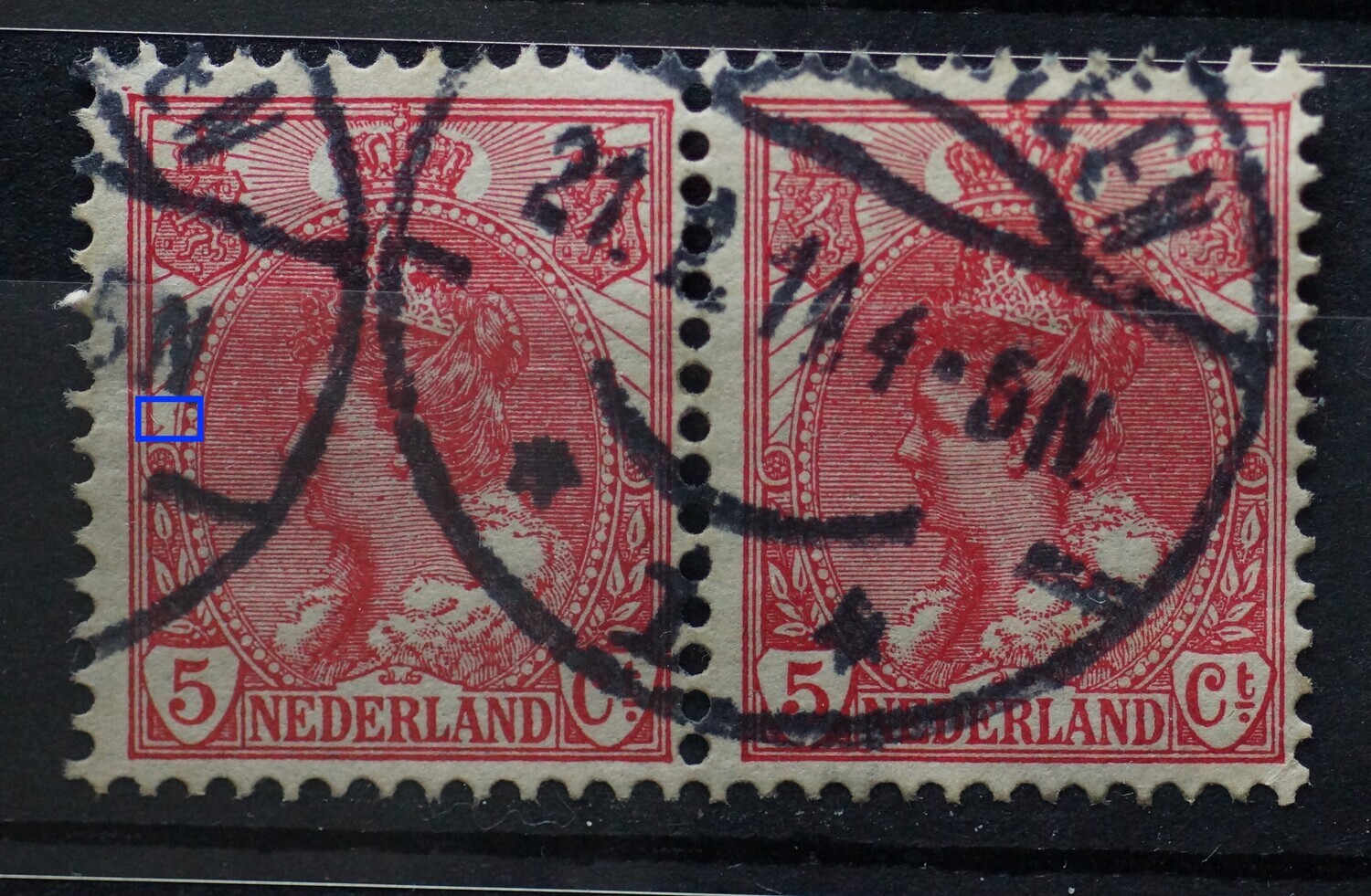 NVPH 60 (paar) - breuk in straal links (linker zegel)