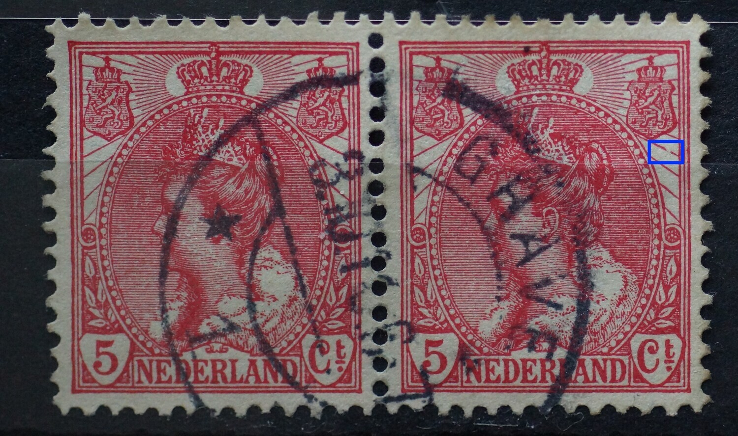 NVPH 60 (paar) - breuk in straal rechts (rechter zegel)