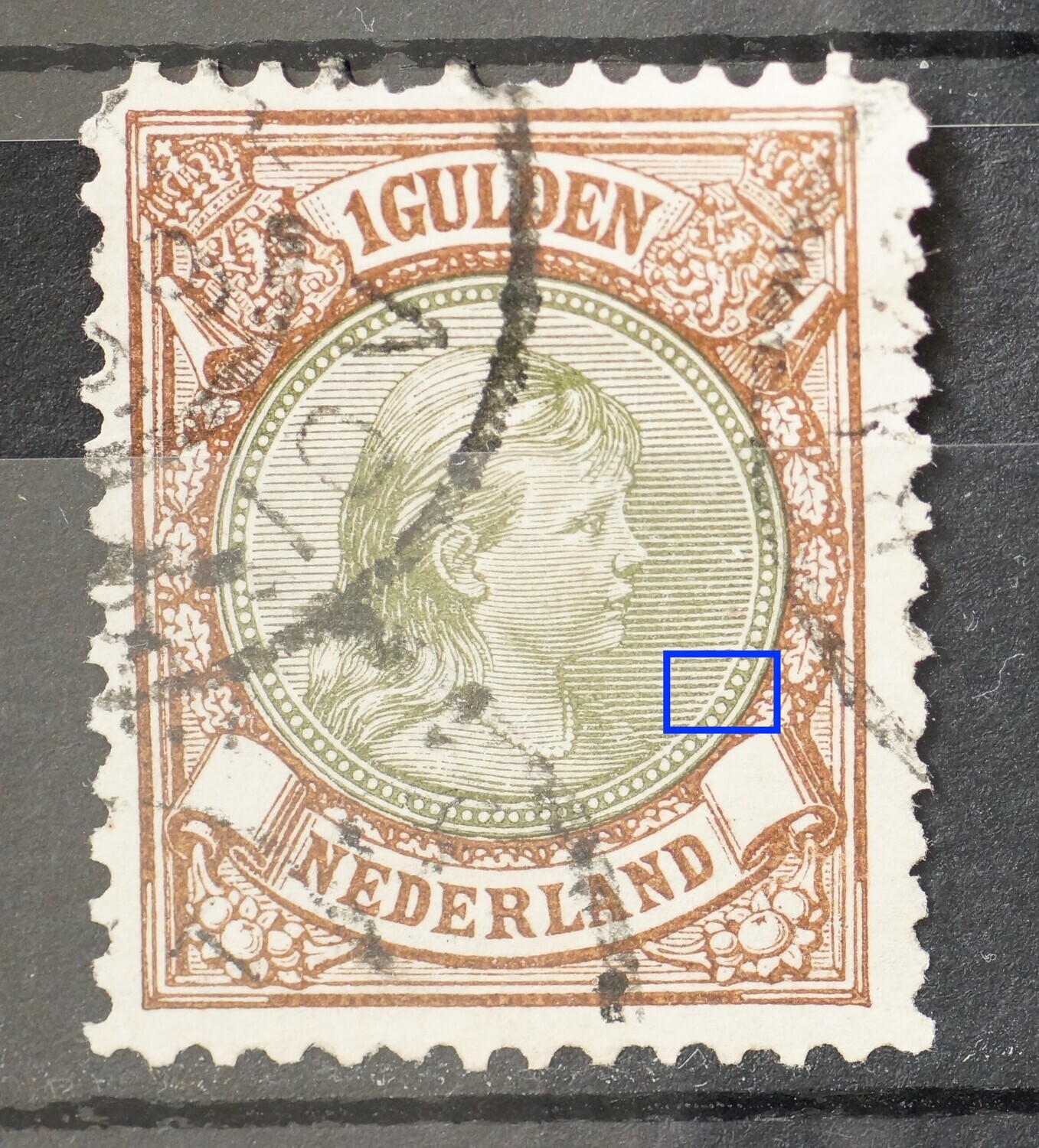 NVPH 46 - breuk in parelrand rechts