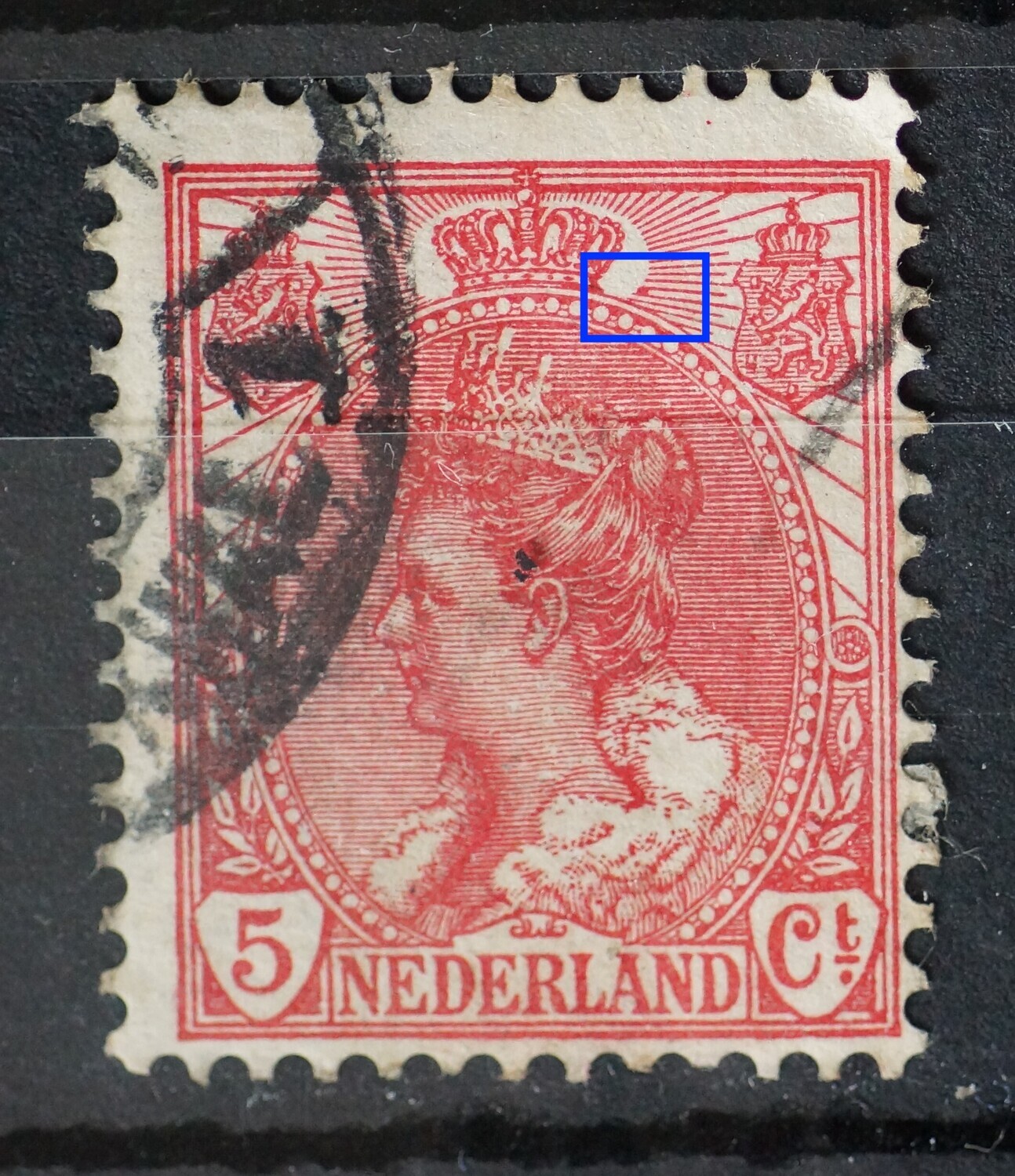 NVPH 60 - rode vlek tussen stralen rechts van kroon