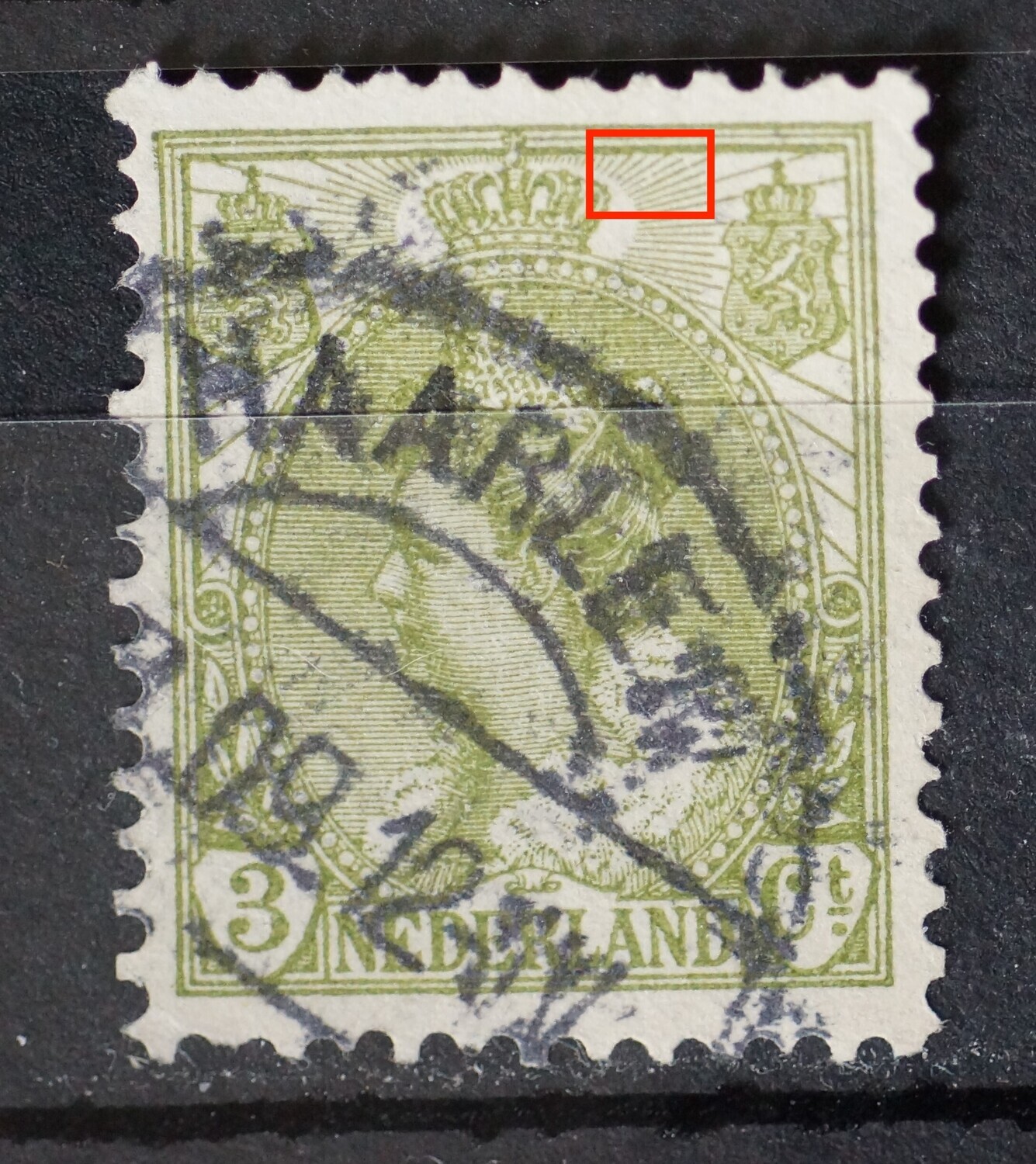 NVPH 57 - breukje in straal rechts van kroon