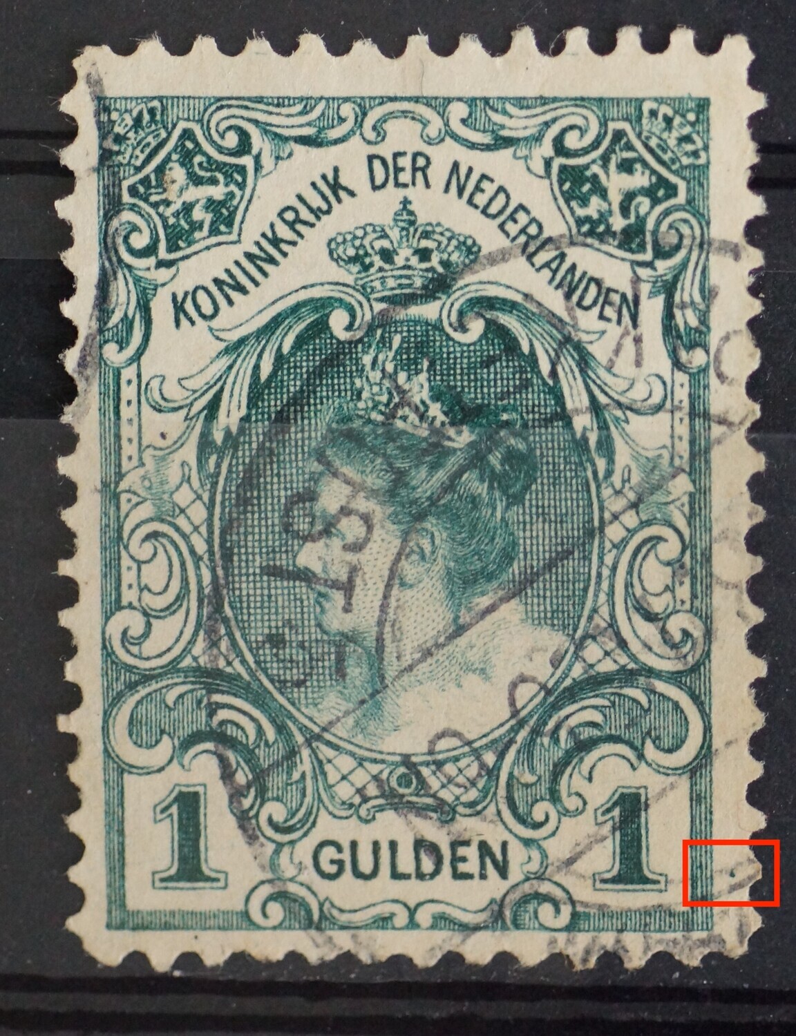 NVPH 77 - groene punt rechts buiten het zegelbeeld