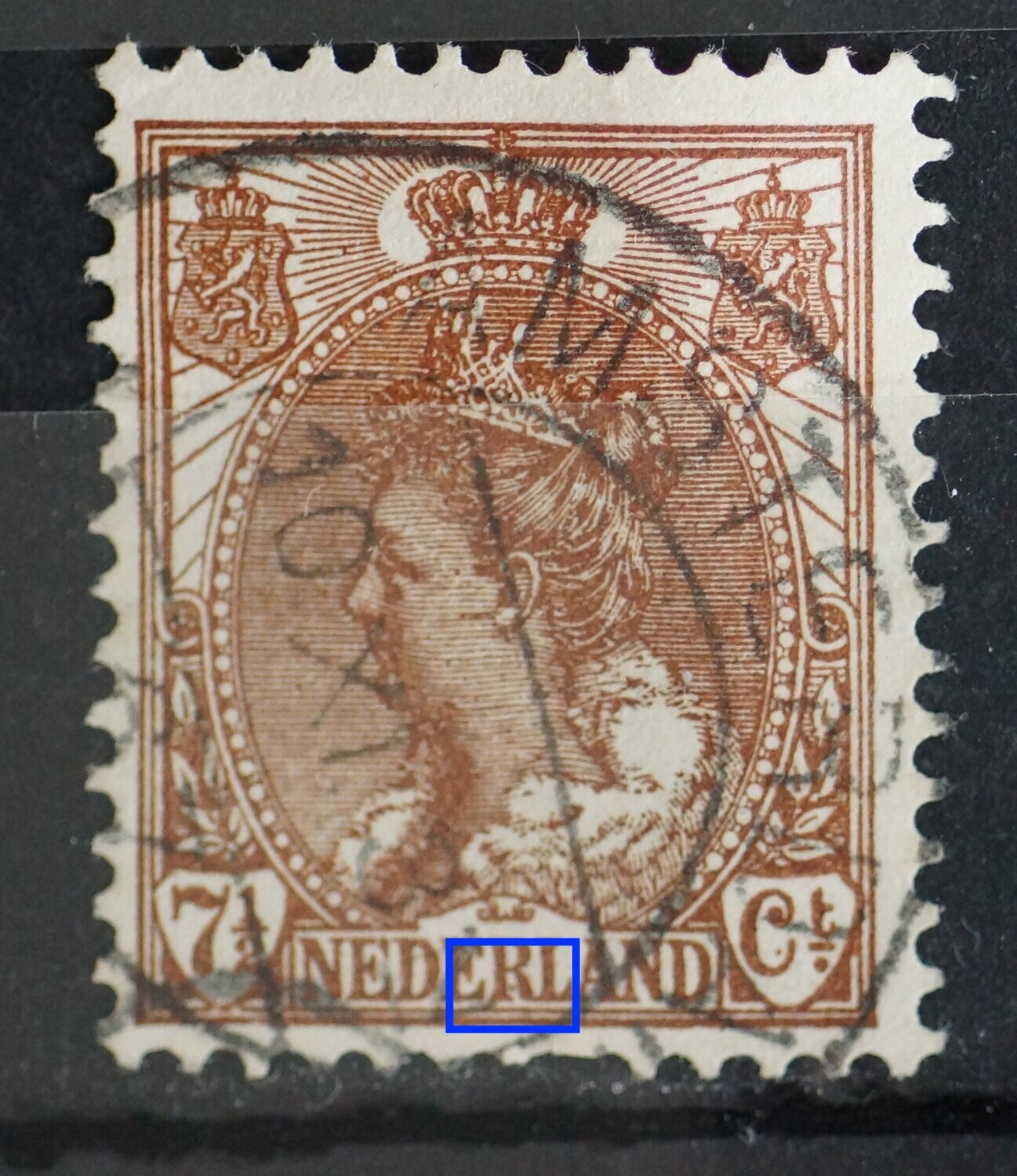 NVPH 61 - bruine punt in de R van NEDERLAND