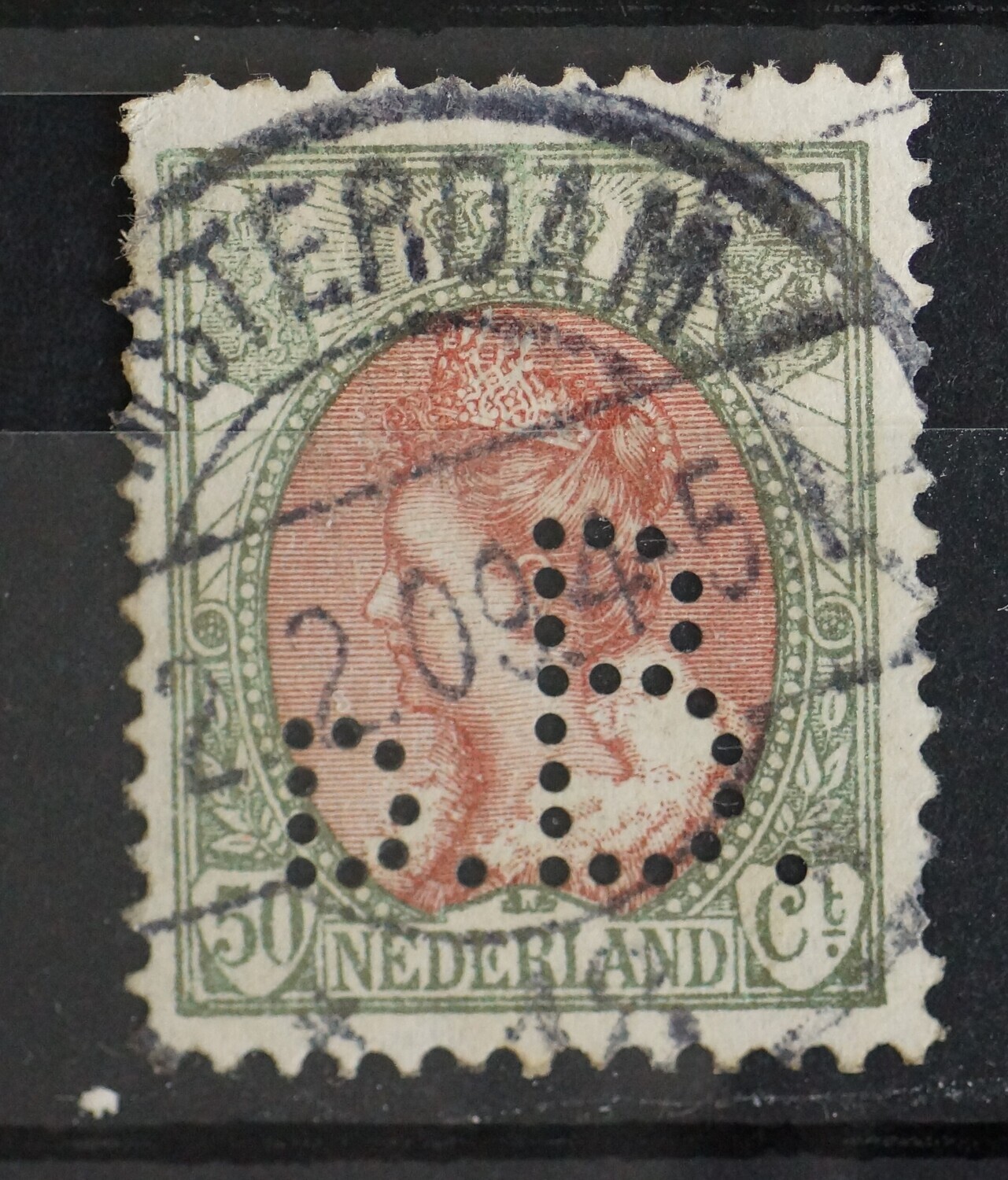 Amsterdam 18 (Arabisch) op NVPH 74, perfin d.B.