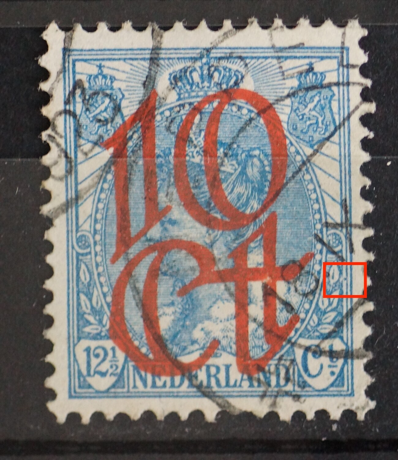 NVPH 118 - blauwe punt tussen kaderlijnen rechts