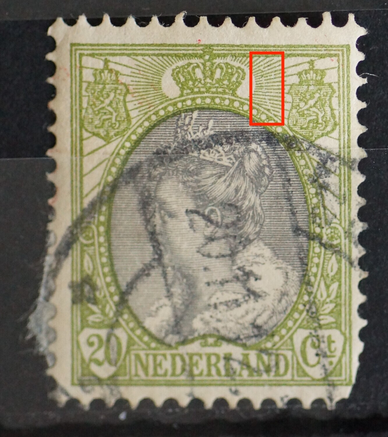 NVPH 69 - witte streep door stralen rechts van kroon