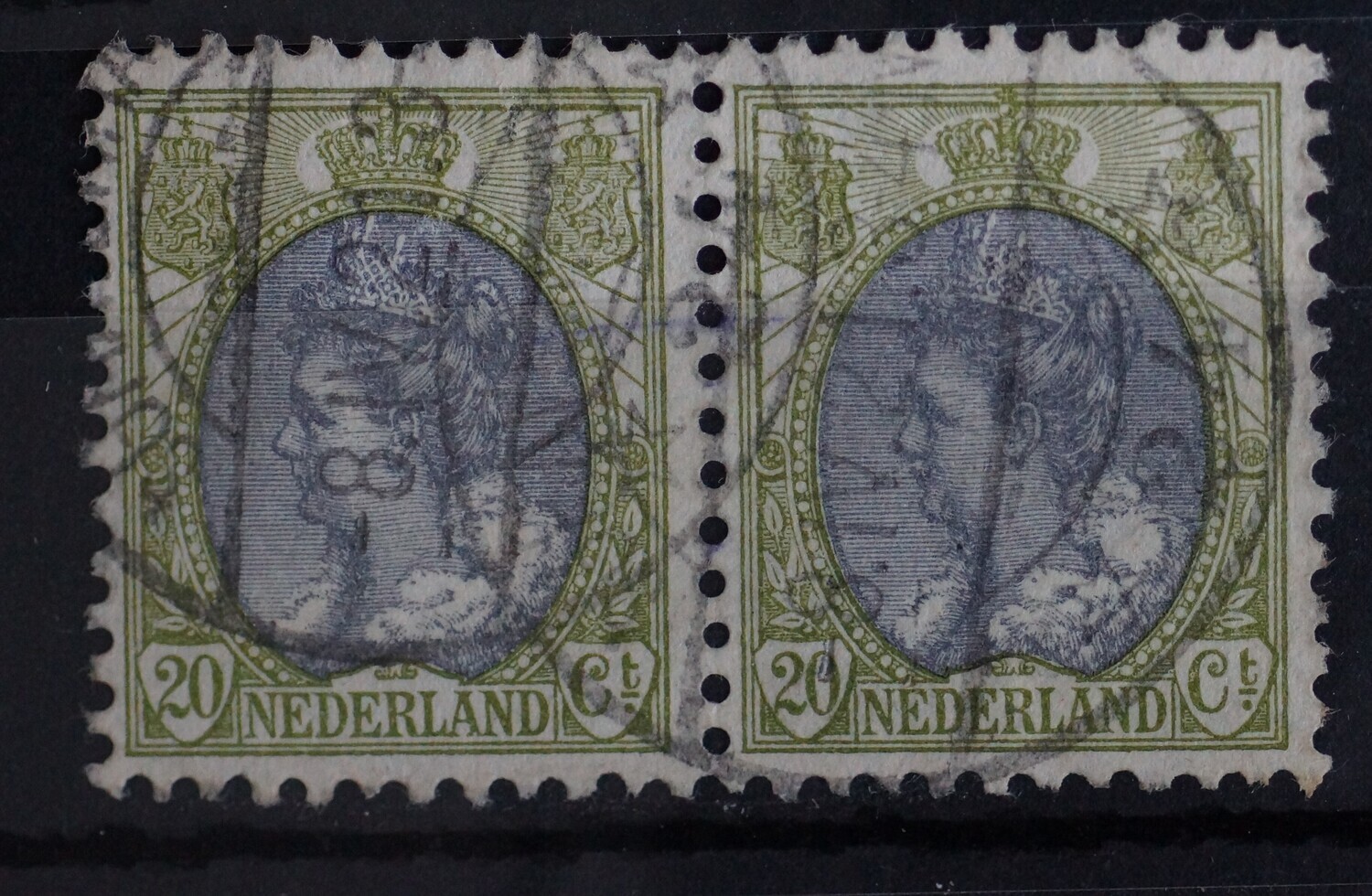 sGravenhage 24 op NVPH 69 (paar)