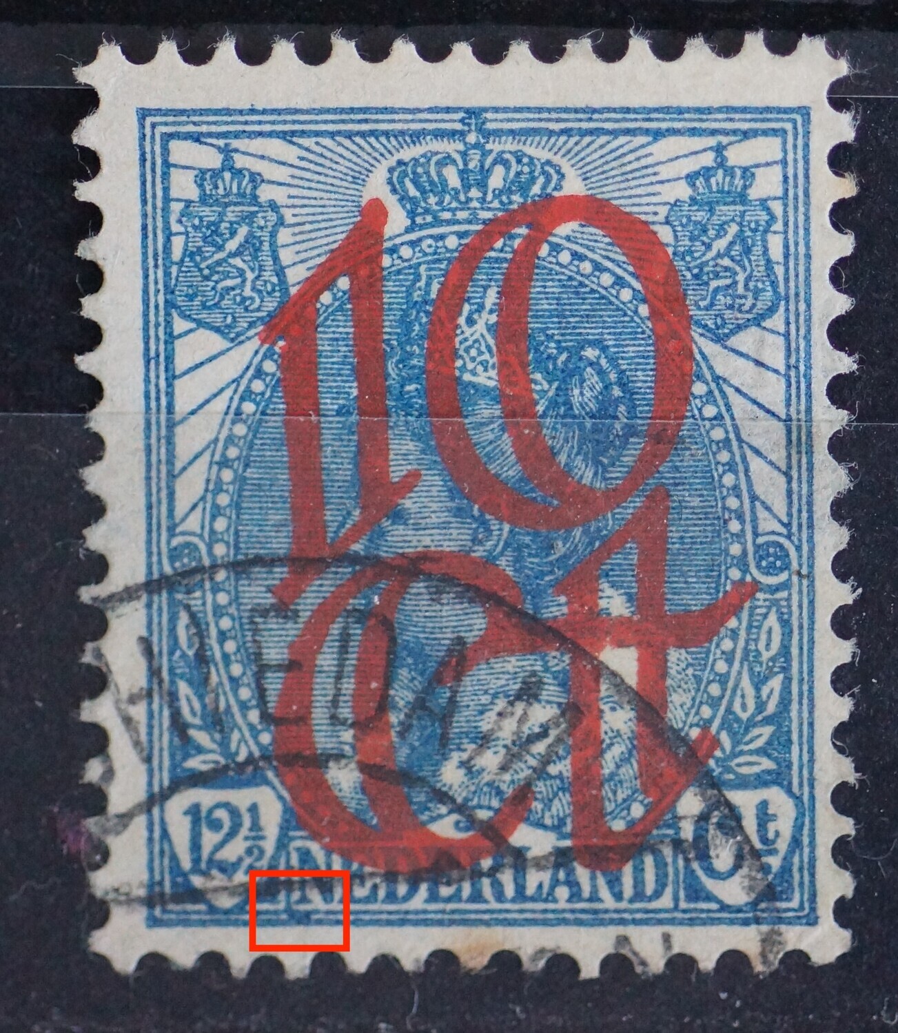NVPH 118 - blauwe streep/vlek tussen kaderlijnen onder de eerste N van NEDERLAND