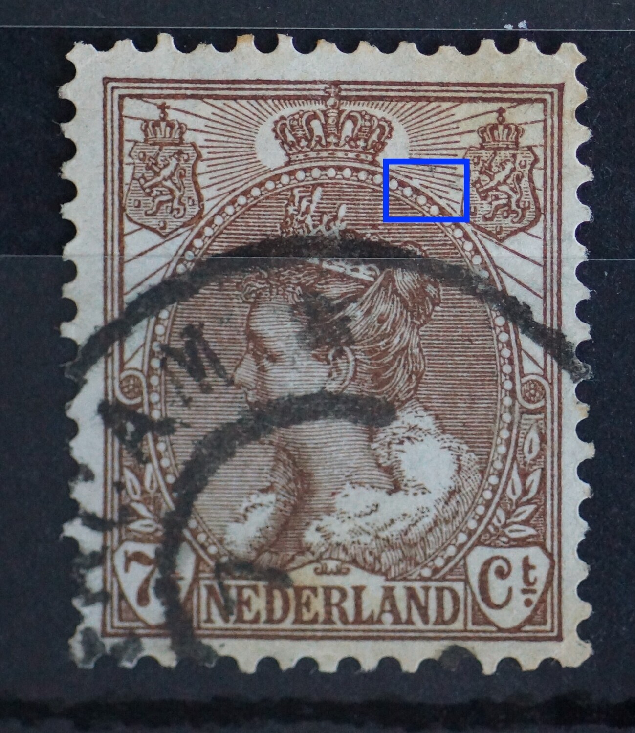 NVPH 61 - breuken in rand medaillon rechts, boven