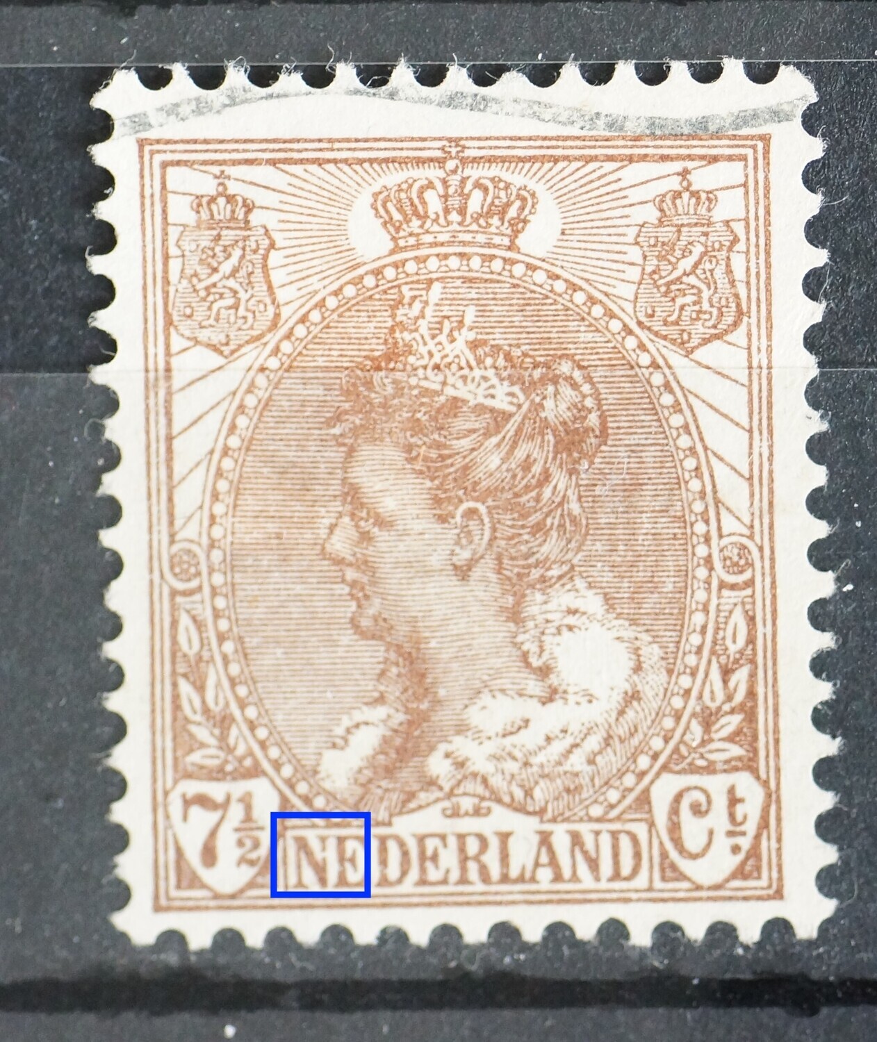 NVPH 61 - breuk in rechter poot eerste N van NEDERLAND NVPH 61 - breuk in rechter poot eerste N van NEDERLAND