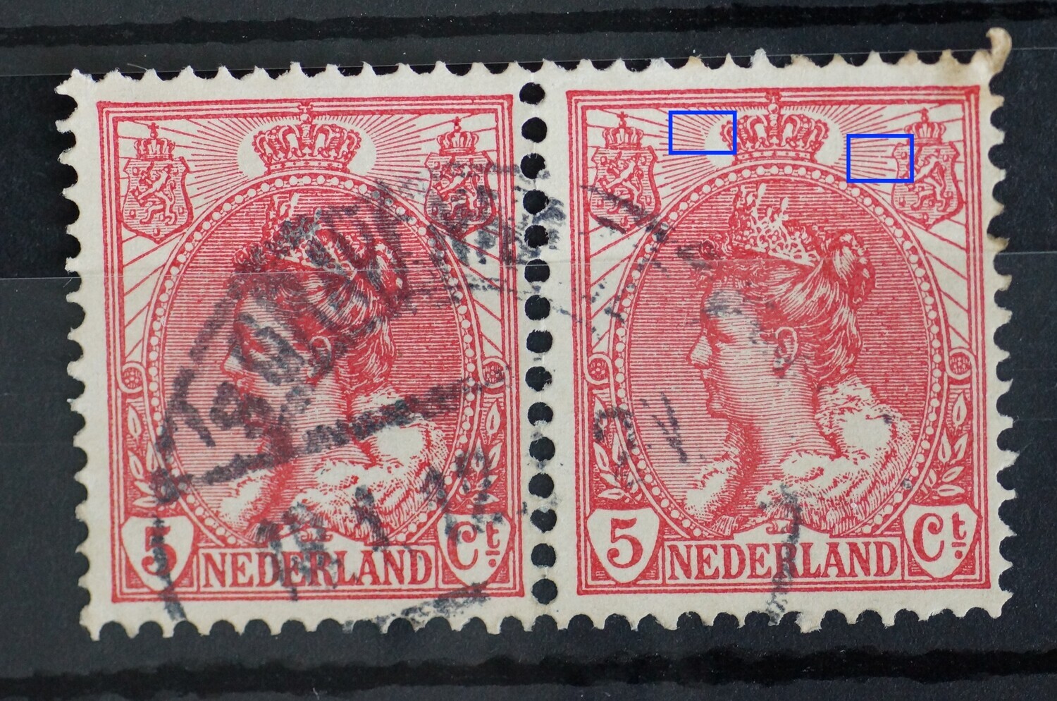 NVPH 60 (paar) - o.a. kras door stralen naast linker wapenschild (rechter zegel)