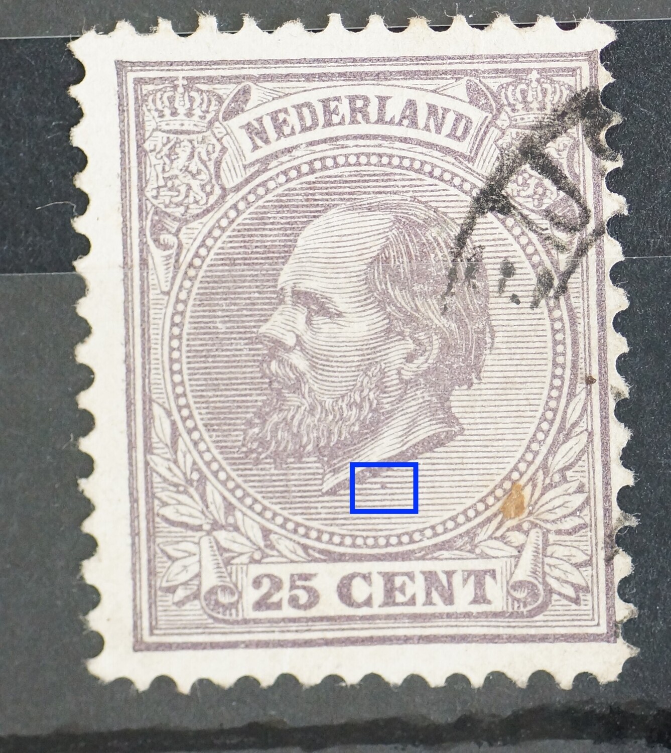 NVPH 26 - violette punt onder de hals