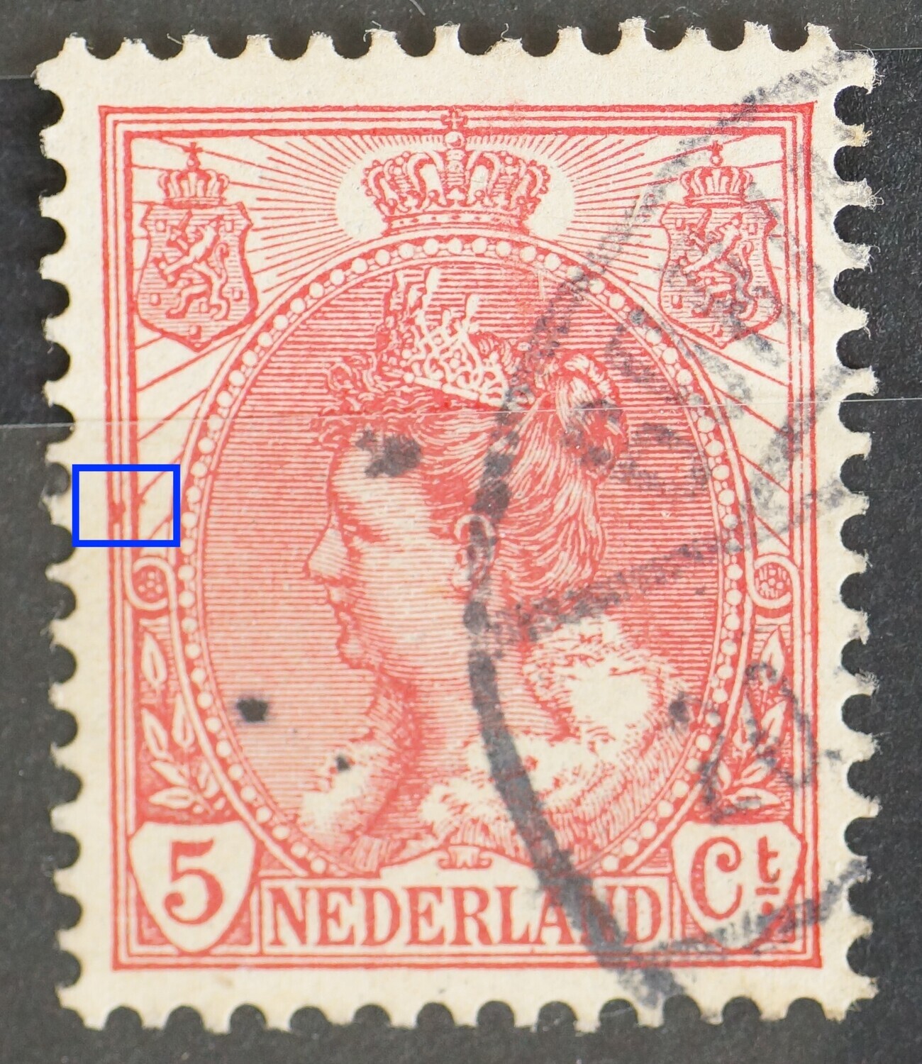 NVPH 60 - rode vlek tussen kaderlijnen links NVPH 60 - rode vlek tussen kaderlijnen links