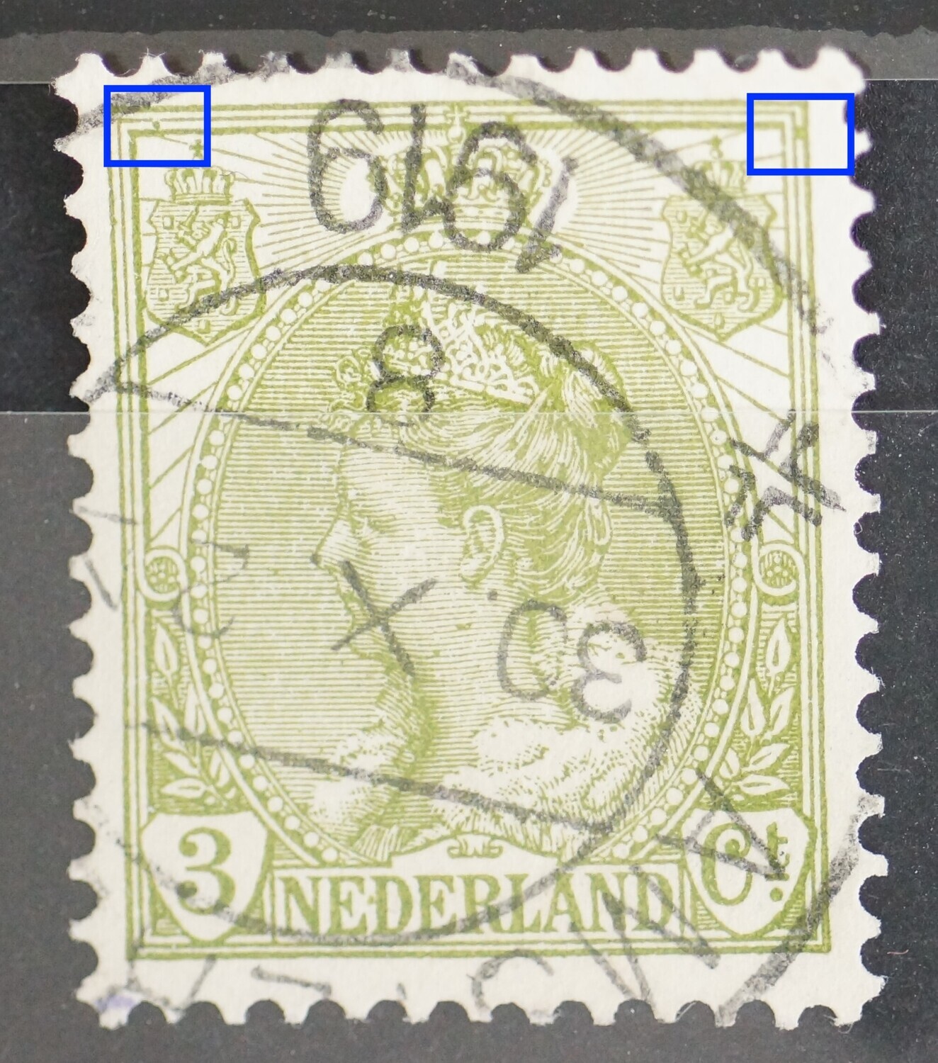 NVPH 57 - groene punt boven linker wapenschild en groene vlek rechts van rechter wapenschild