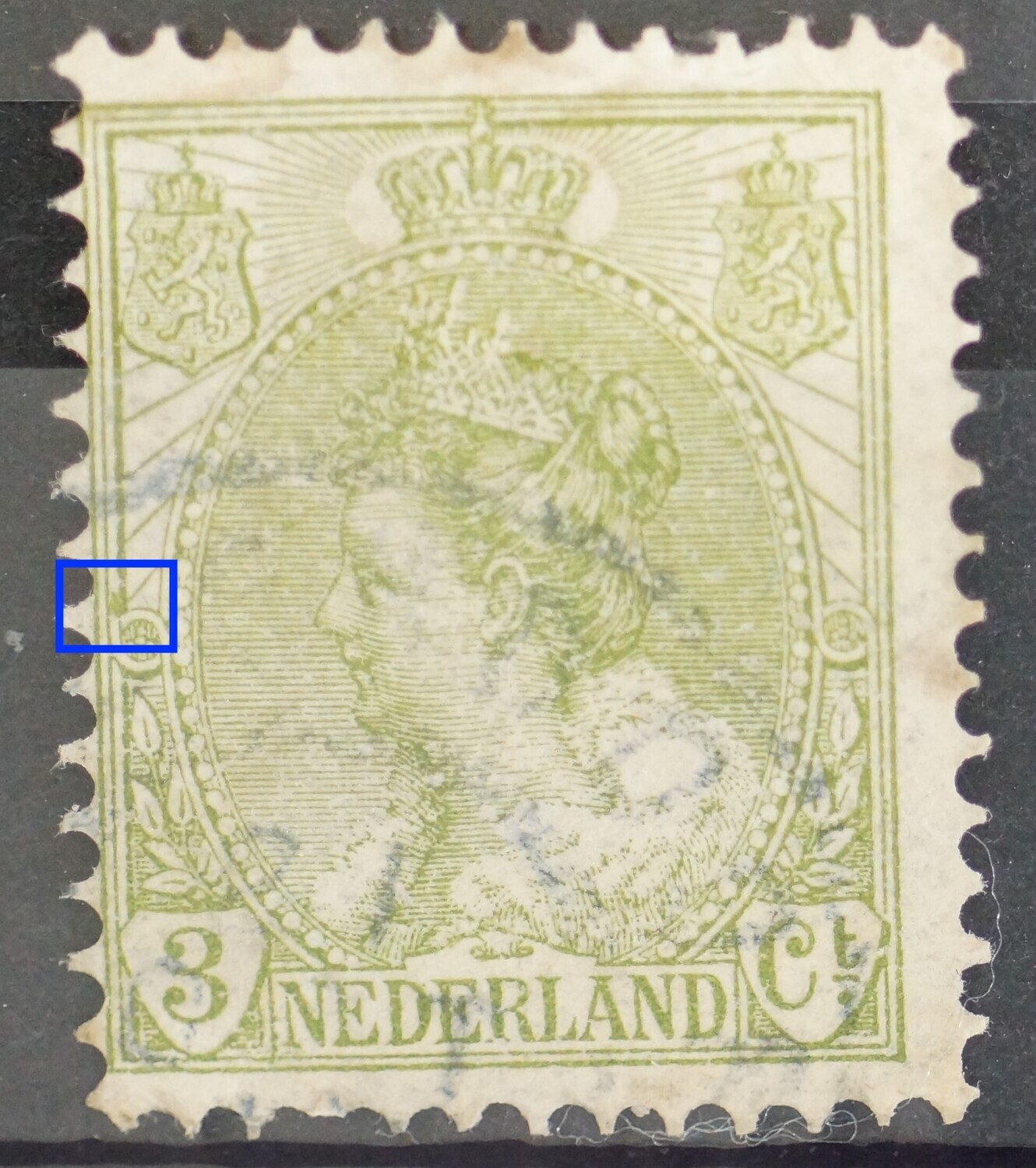 NVPH 57 - groene vlek tussen kaderlijnen links, net boven linker rozet