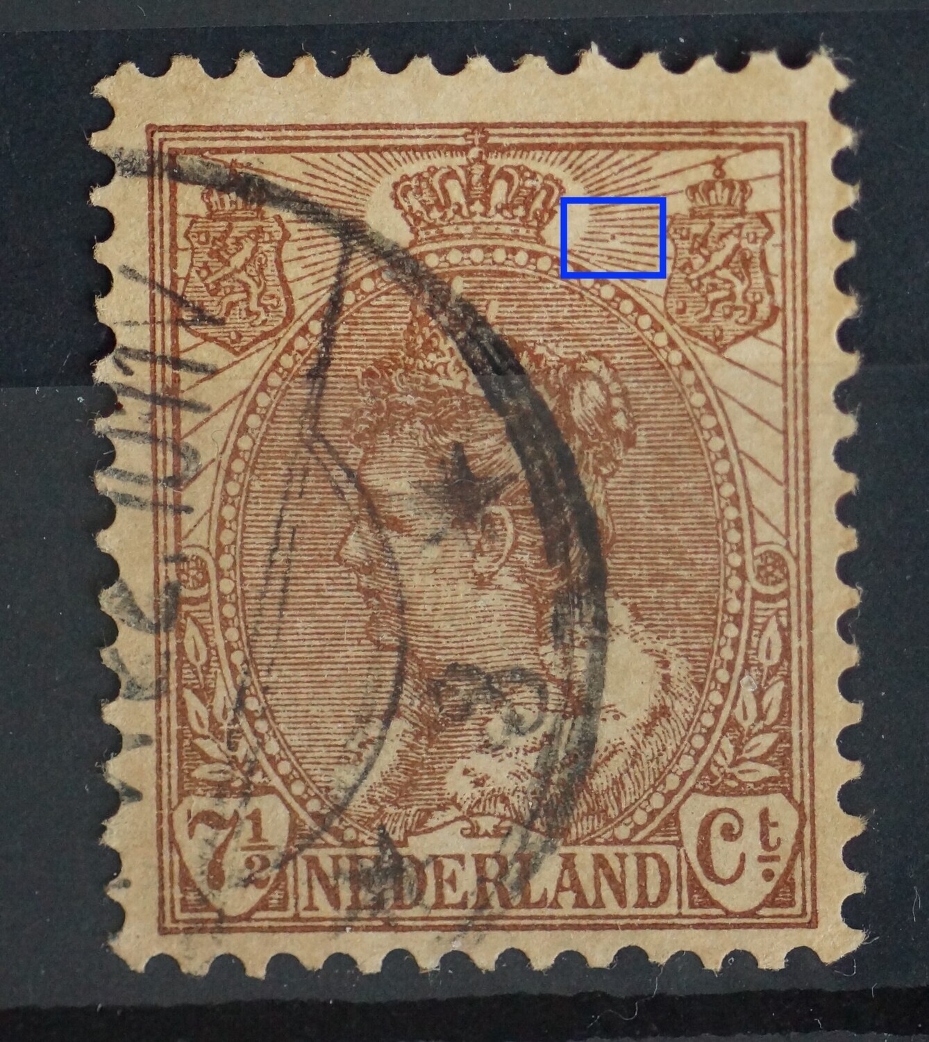 NVPH 61 - breuk in straal en bruine punt rechts van kroon
