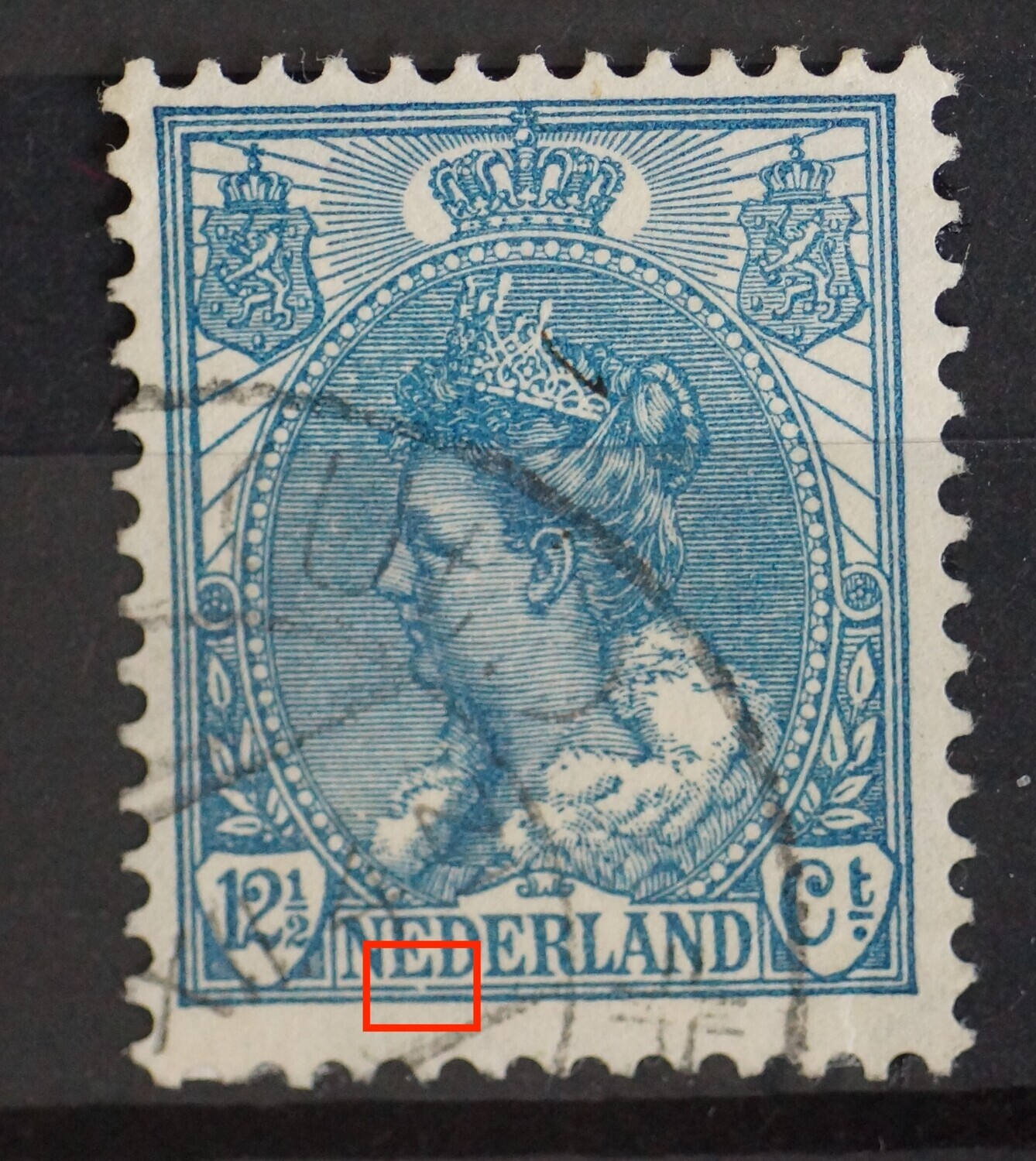 NVPH 63 - breuk in kaderlijn onder de eerste E van NEDERLAND