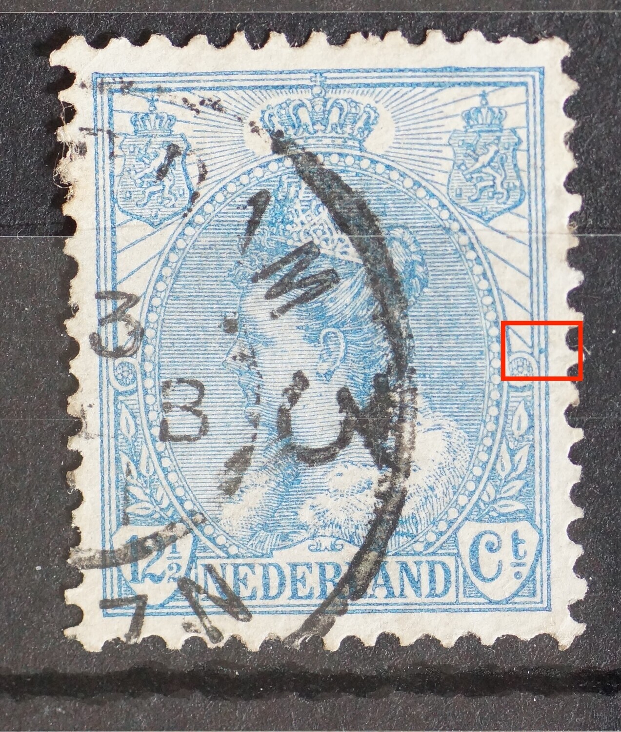 NVPH 63 - blauwe stip bij rechter rozet