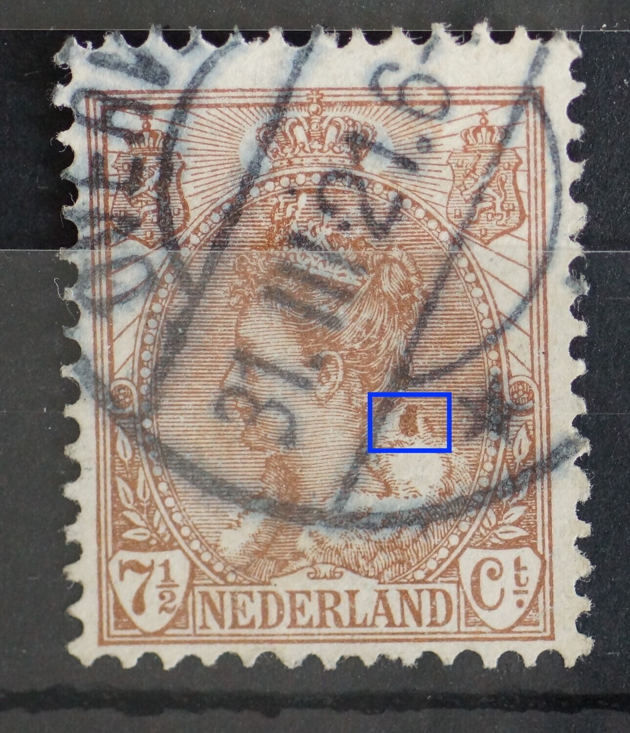 NVPH 61 - grote bruine vlek in de kraag