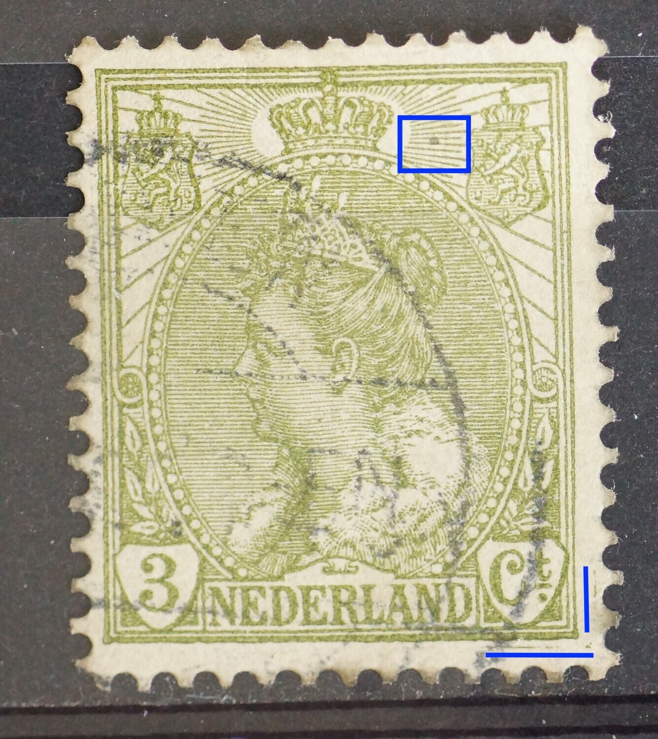 NVPH 57 - groene vlek rechts van kroon en twee lijnen buiten het zegelbeeld