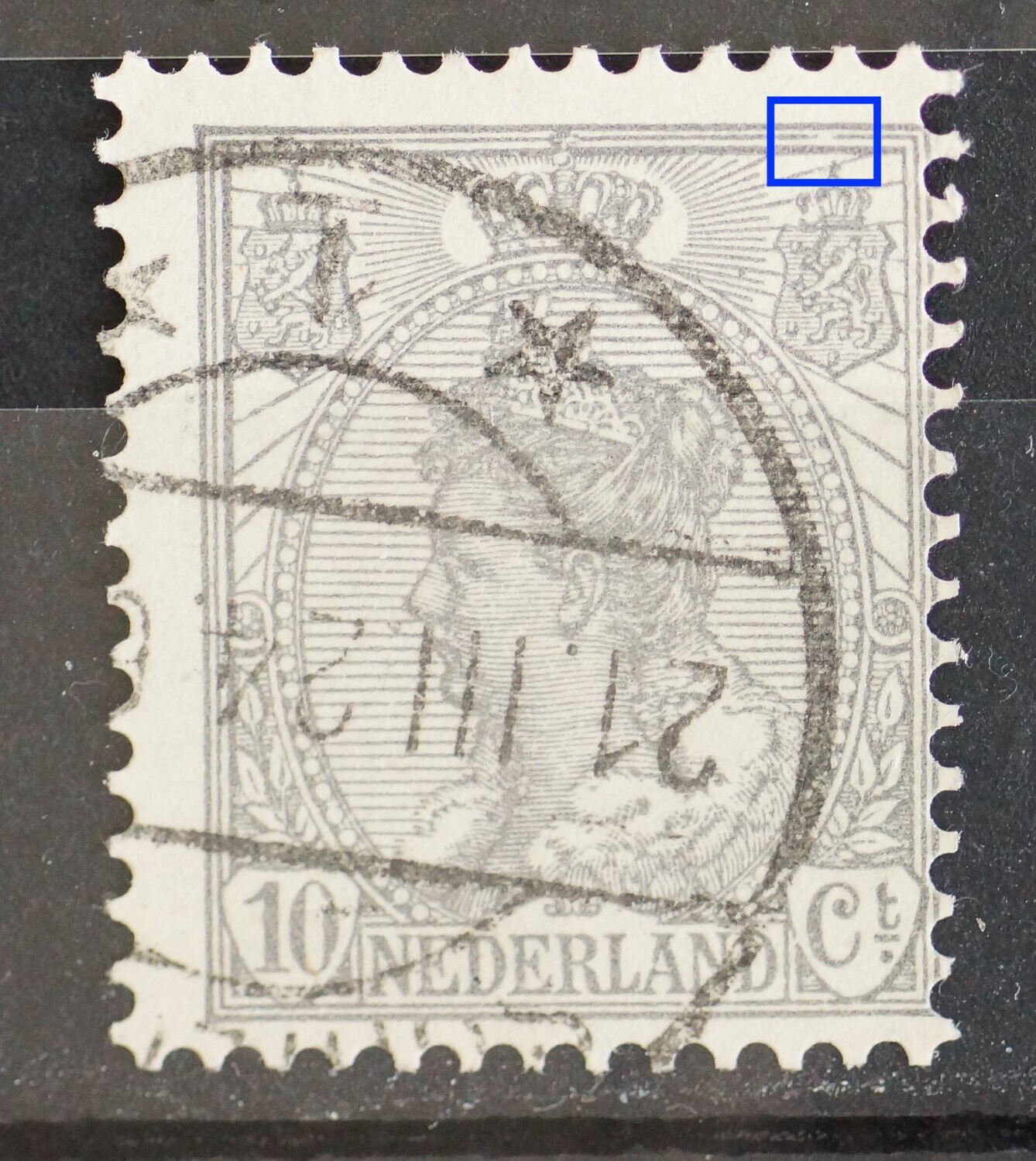 NVPH 81 - breuk in kaderlijn boven rechter wapenschild NVPH 81 - breuk in kaderlijn boven rechter wapenschild