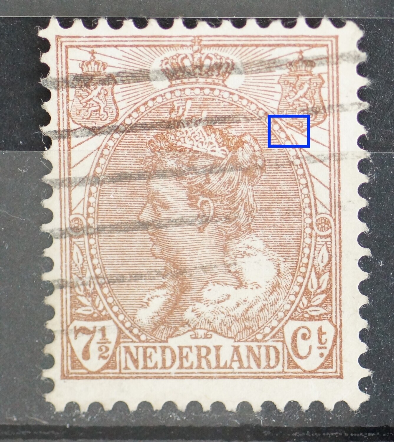 NVPH 61 - breuk in rand medaillon bij rechter wapenschild