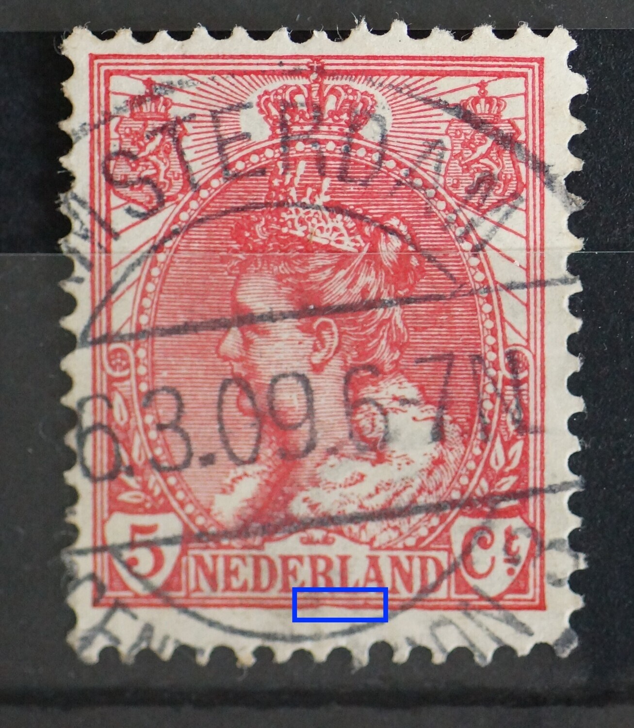 NVPH 60 - deuk in kaderlijn en rode punt onder de A van NEDERLAND