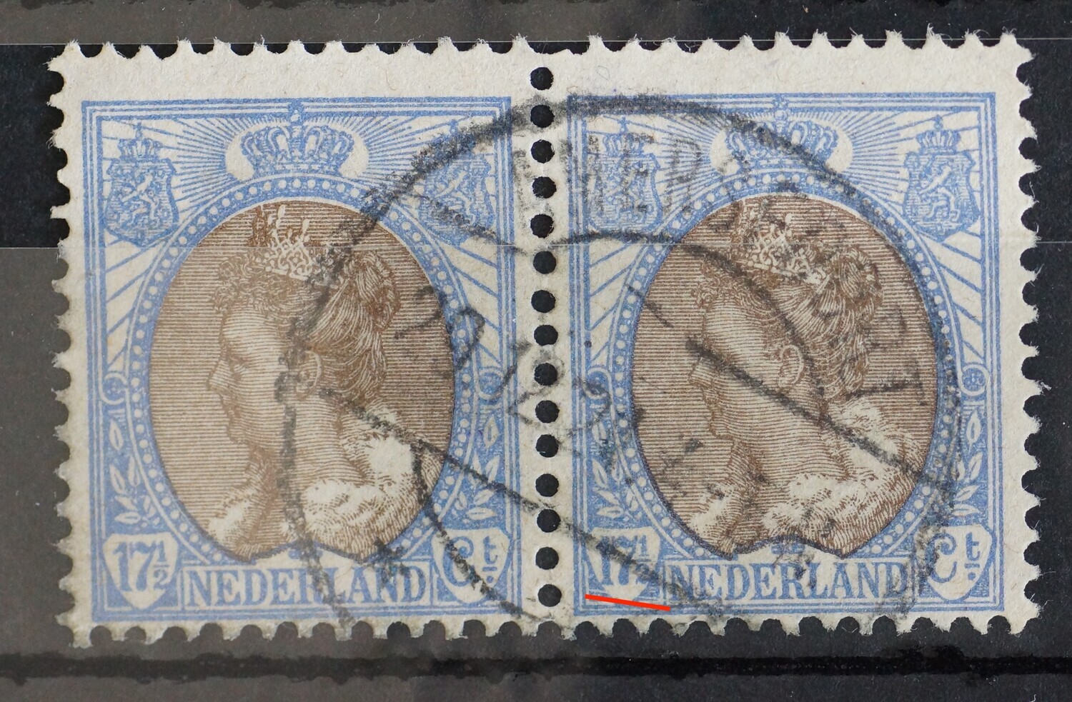 NVPH 67 (paar) - witte graveerkras onder 17 1/2 (rechter zegel)