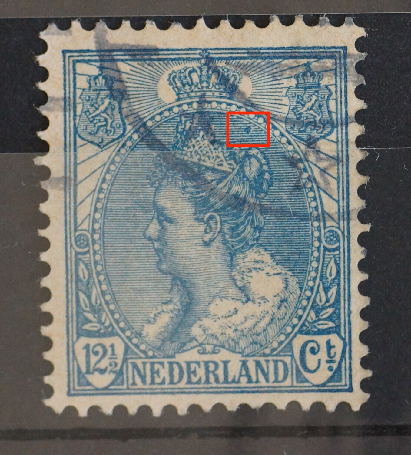 NVPH 62 - blauwe vlek boven het haar