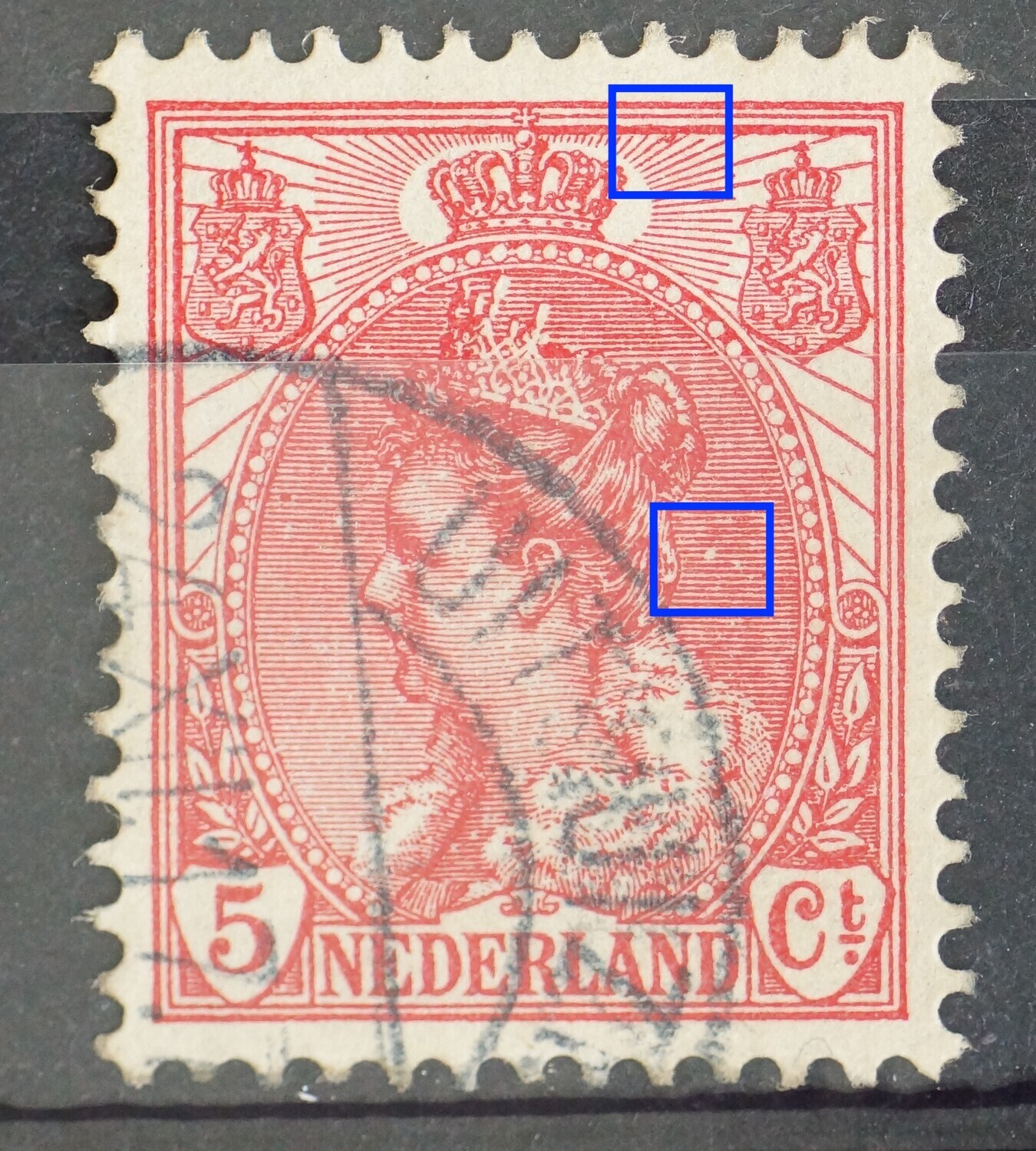 NVPH 60 - o.a. rode vlek tussen stralen, rechts van kroon