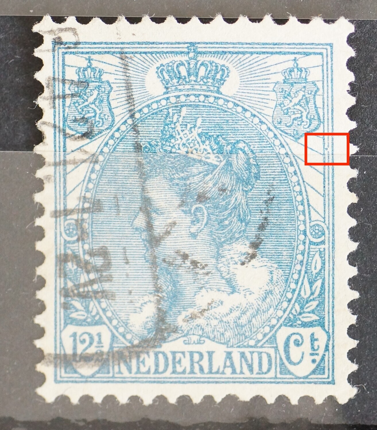 NVPH 63 - breuk in kaderlijn en blauwe punt rechts