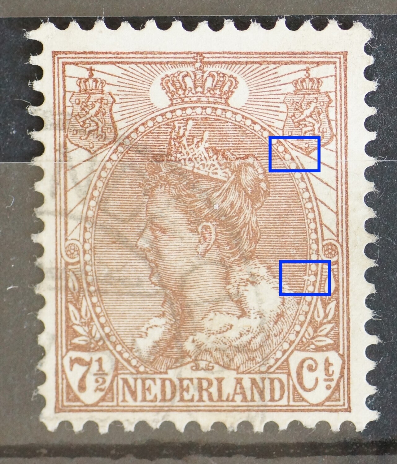 NVPH 61 - breuk in rand medaillon bij rechter wapenschild