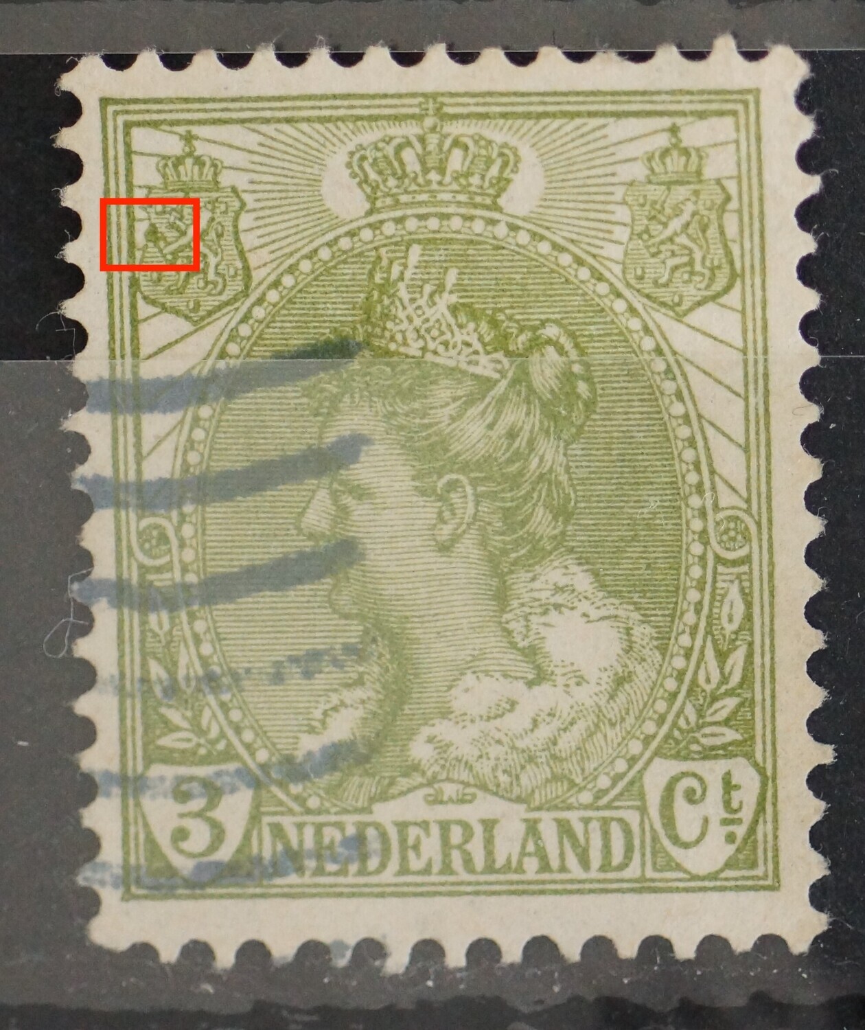 NVPH 57 - groene vlek boven de pijlenbundel in het linker wapenschild