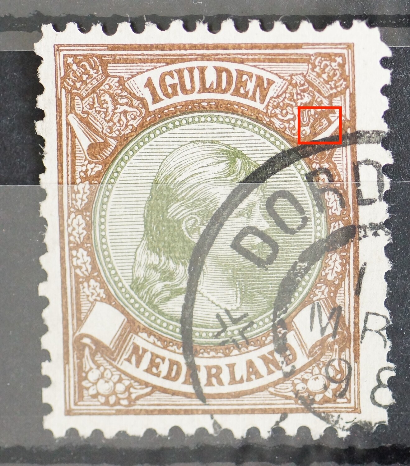 NVPH 46 - bruine punt/druppel naast rechter wapenschild
