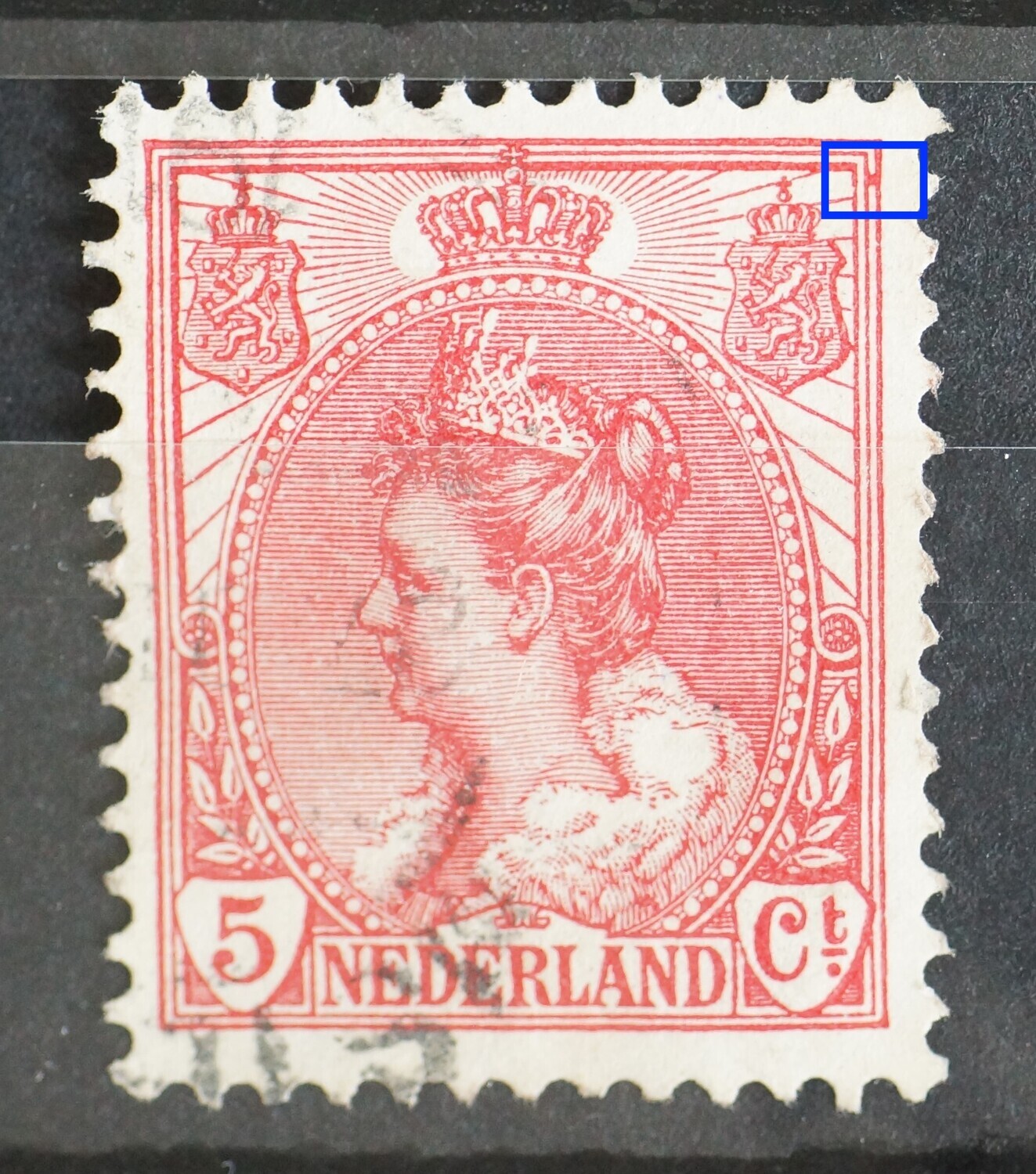 NVPH 60 - rode vlek tussen kaderlijnen rechts, boven