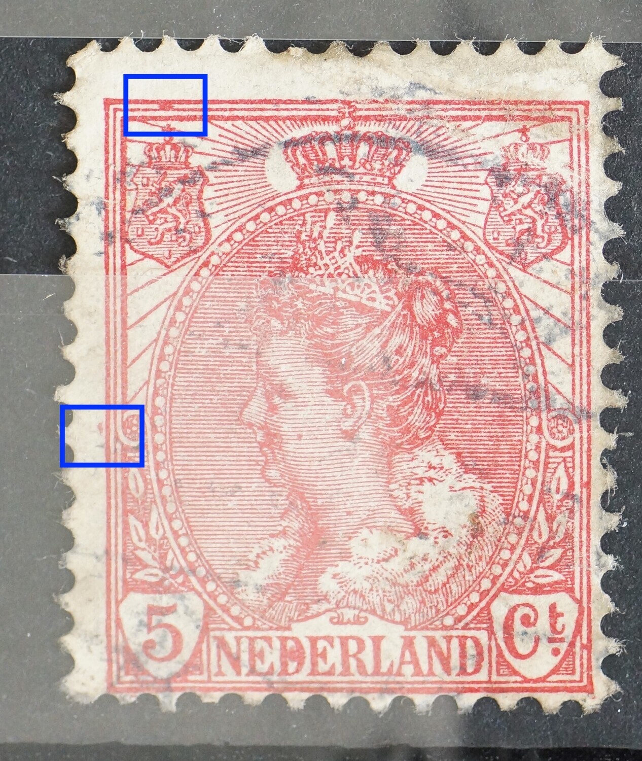 NVPH 60 - rode vlek tussen kaderlijnen boven en rode vlek links naast zegelbeeld