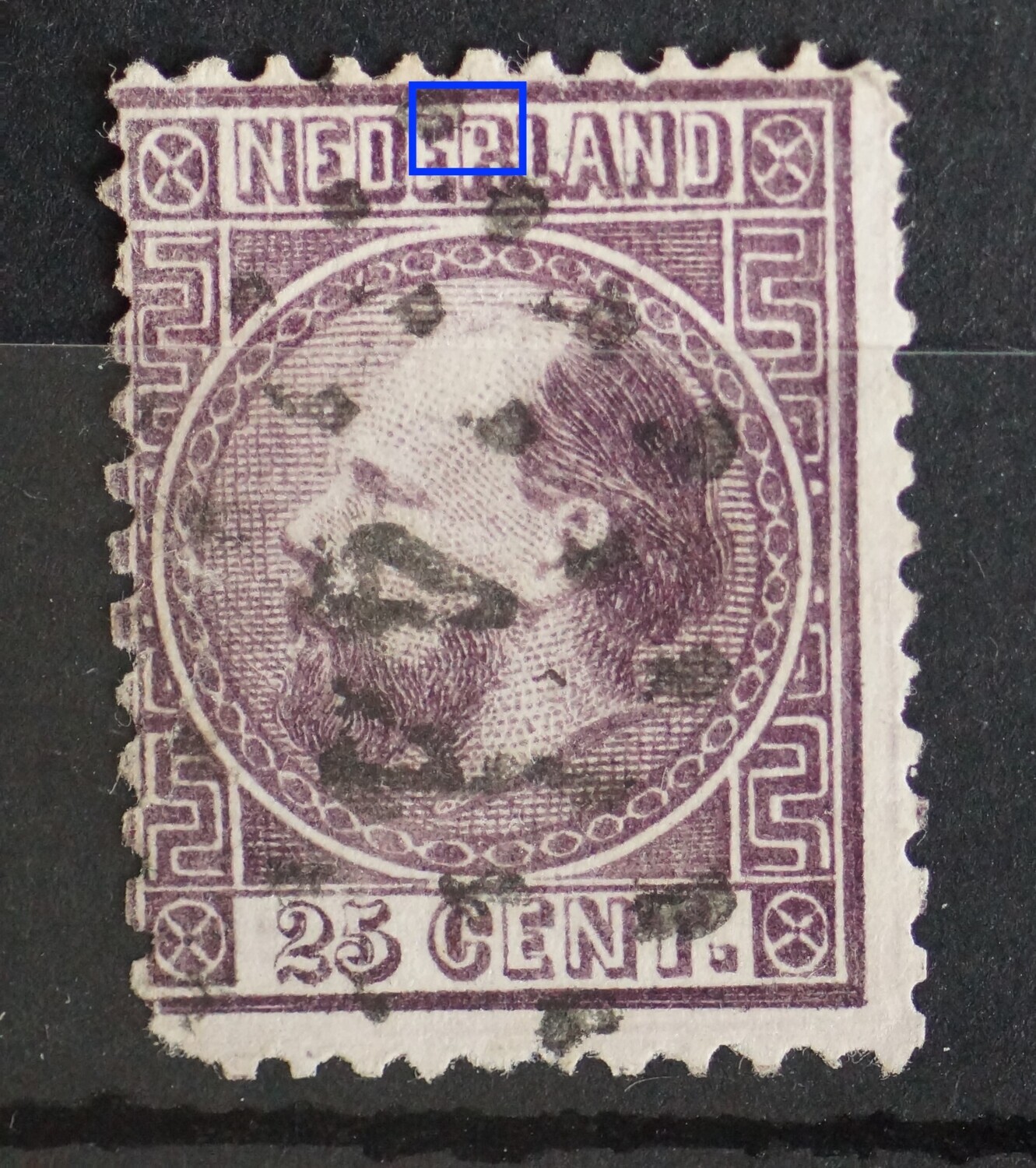 NVPH 11 - violette punt bovenin de R van NEDERLAND