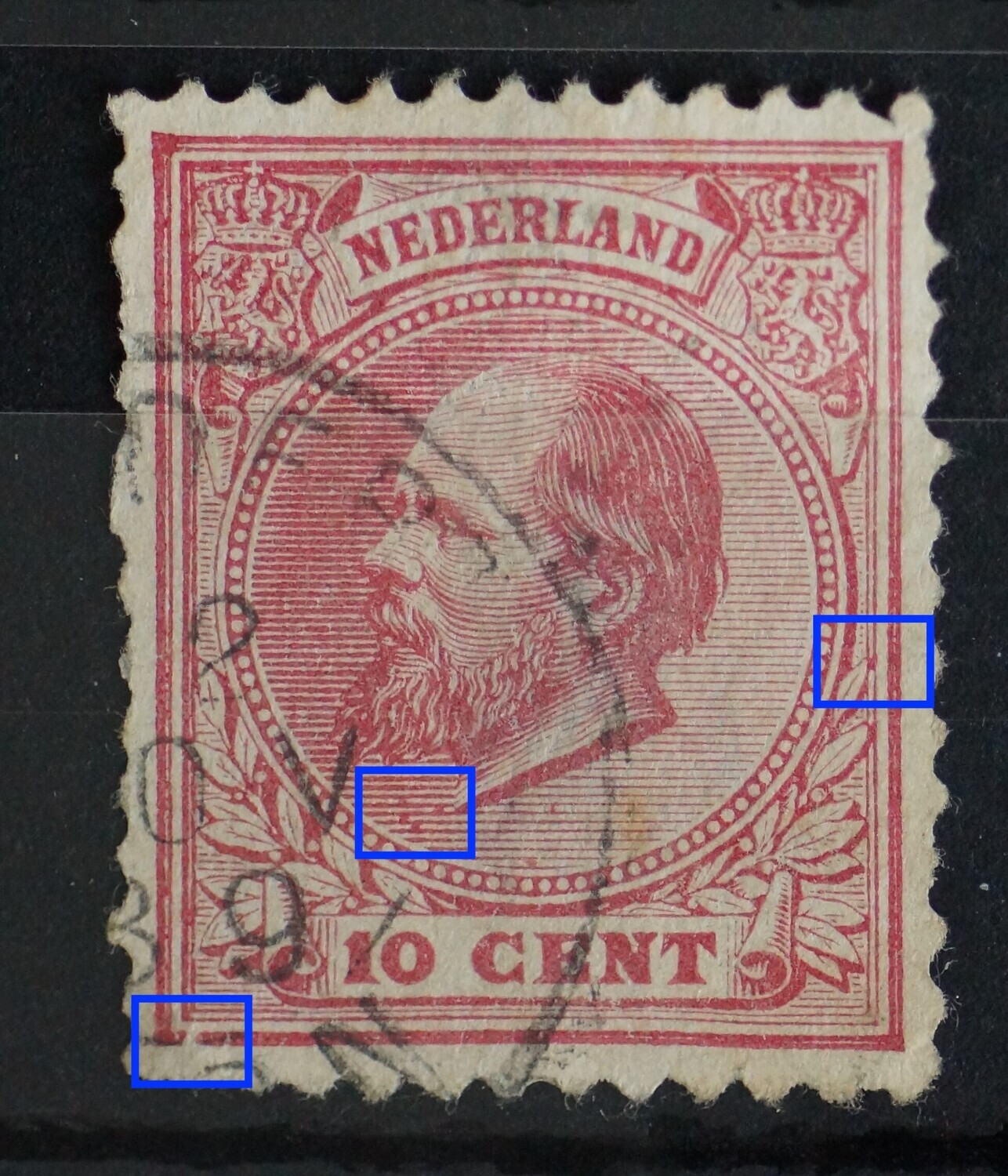 NVPH 21 - o.a. rode vlekken onder de hals en rode vlek tussen kaderlijnen rechts